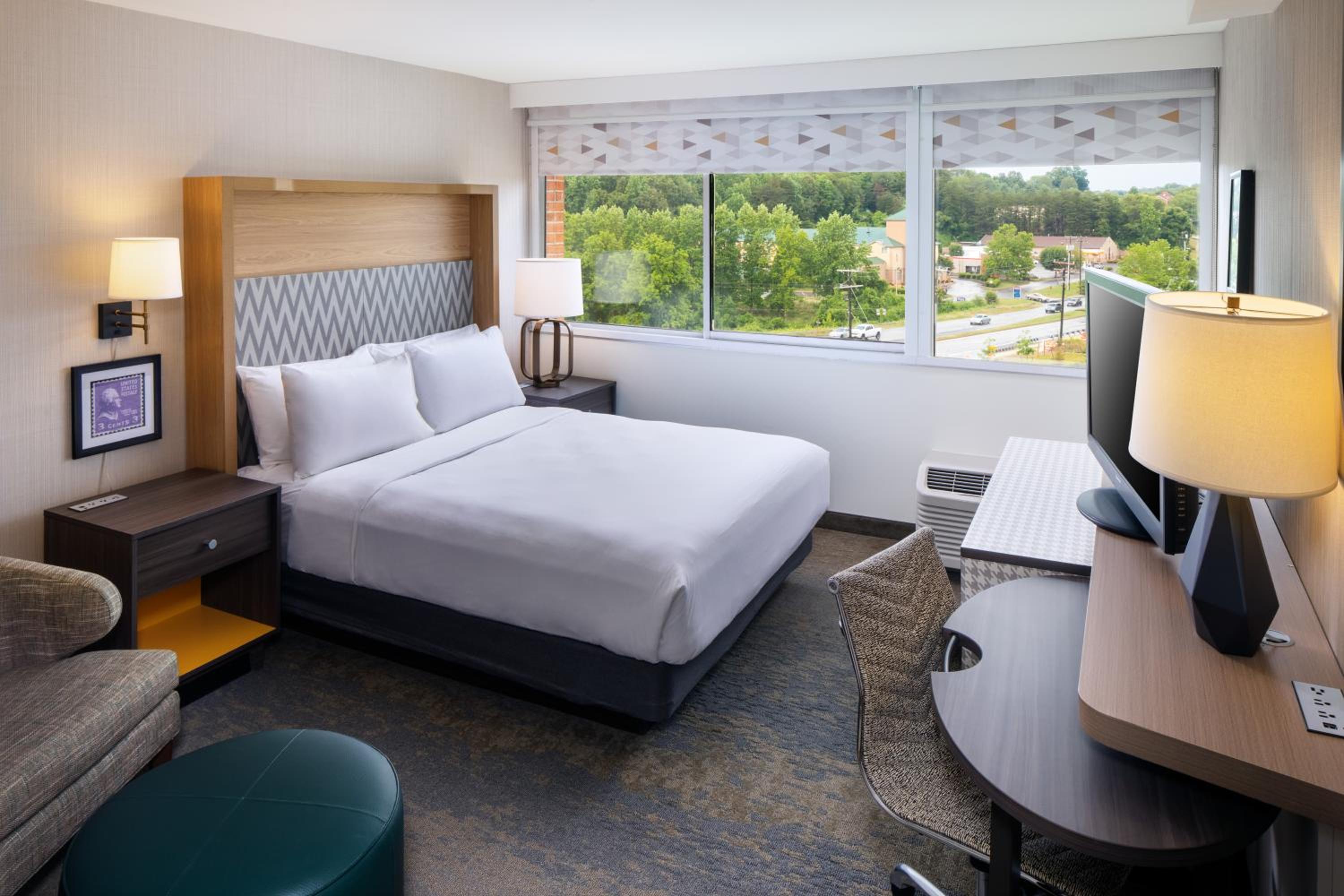 Standard King Room - Photo 28