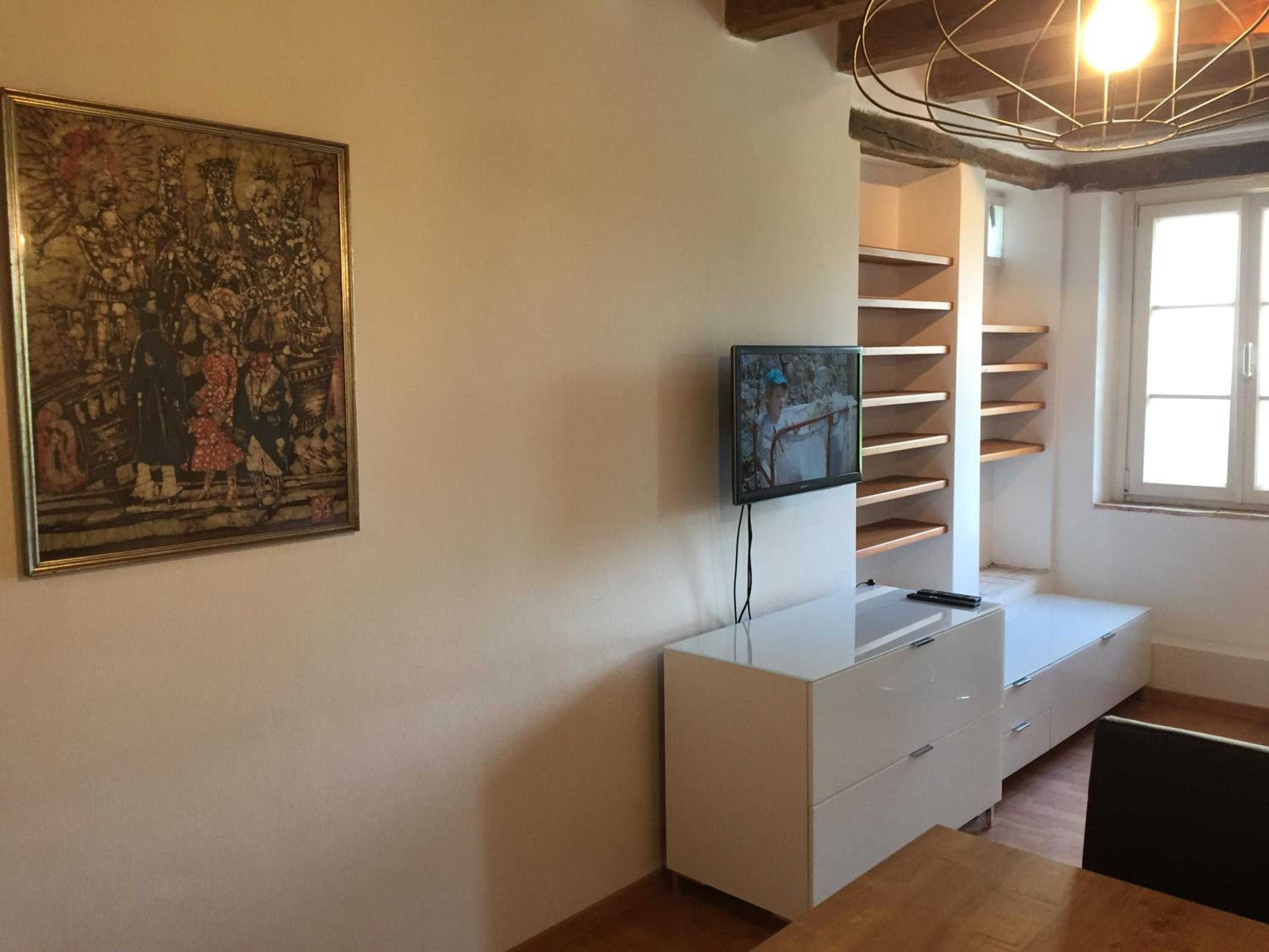 One-Bedroom Apartment photo 1