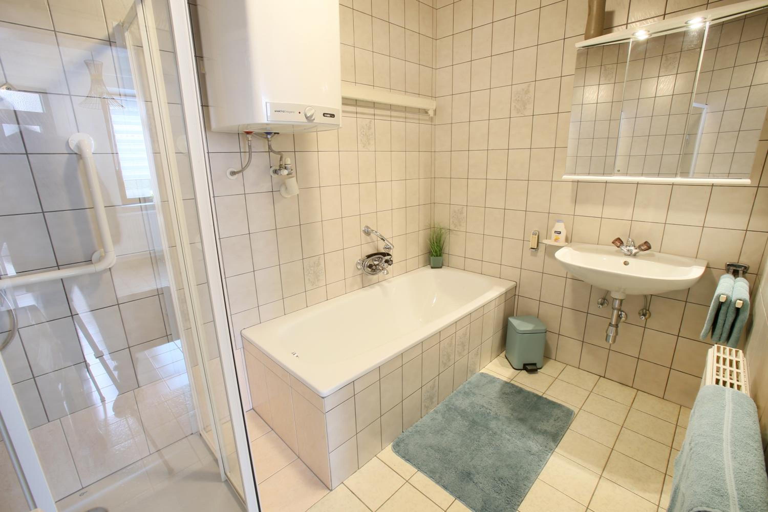 One-Bedroom Apartment photo 2