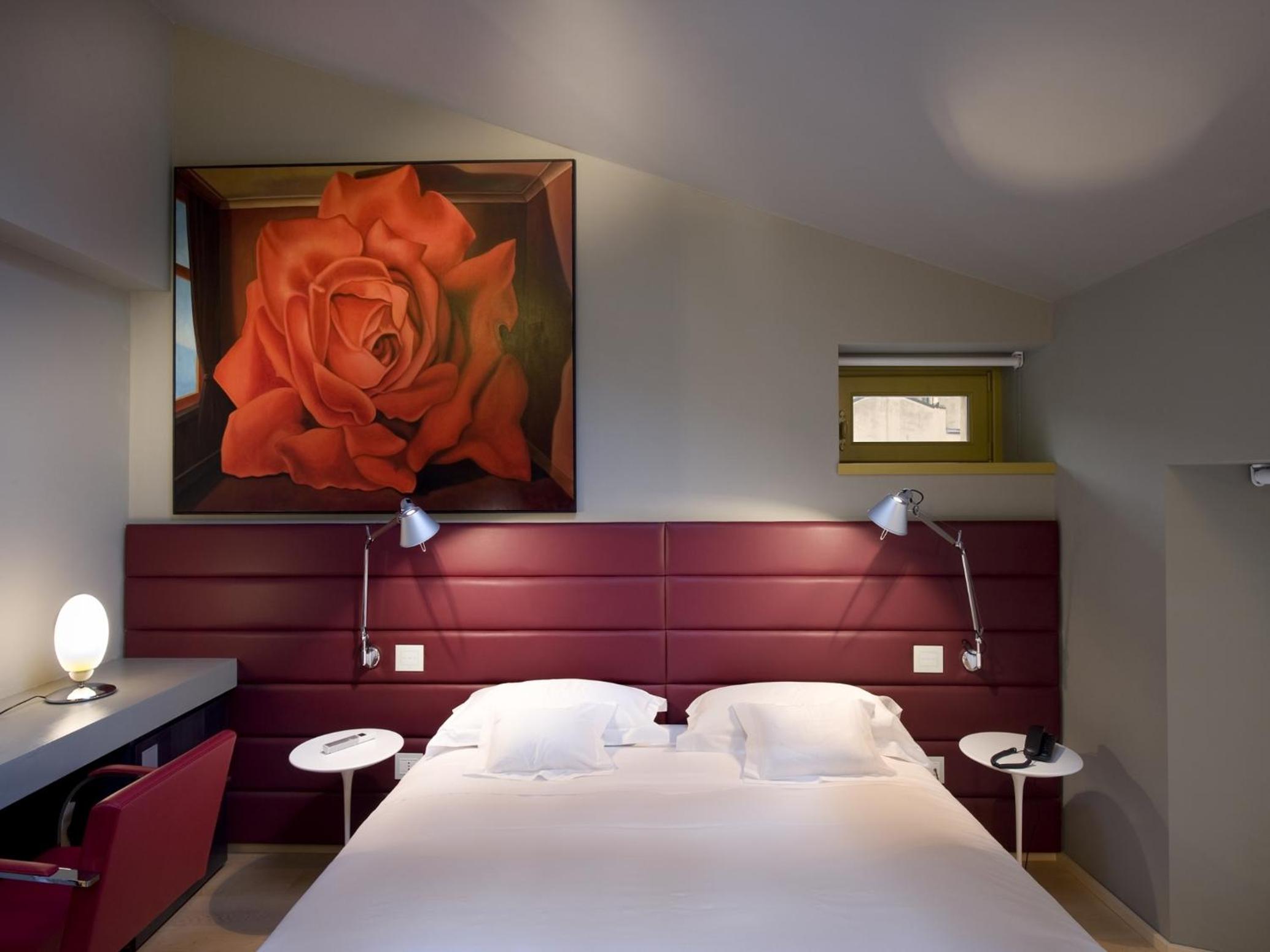 Standard Double or Twin Room - Photo 7