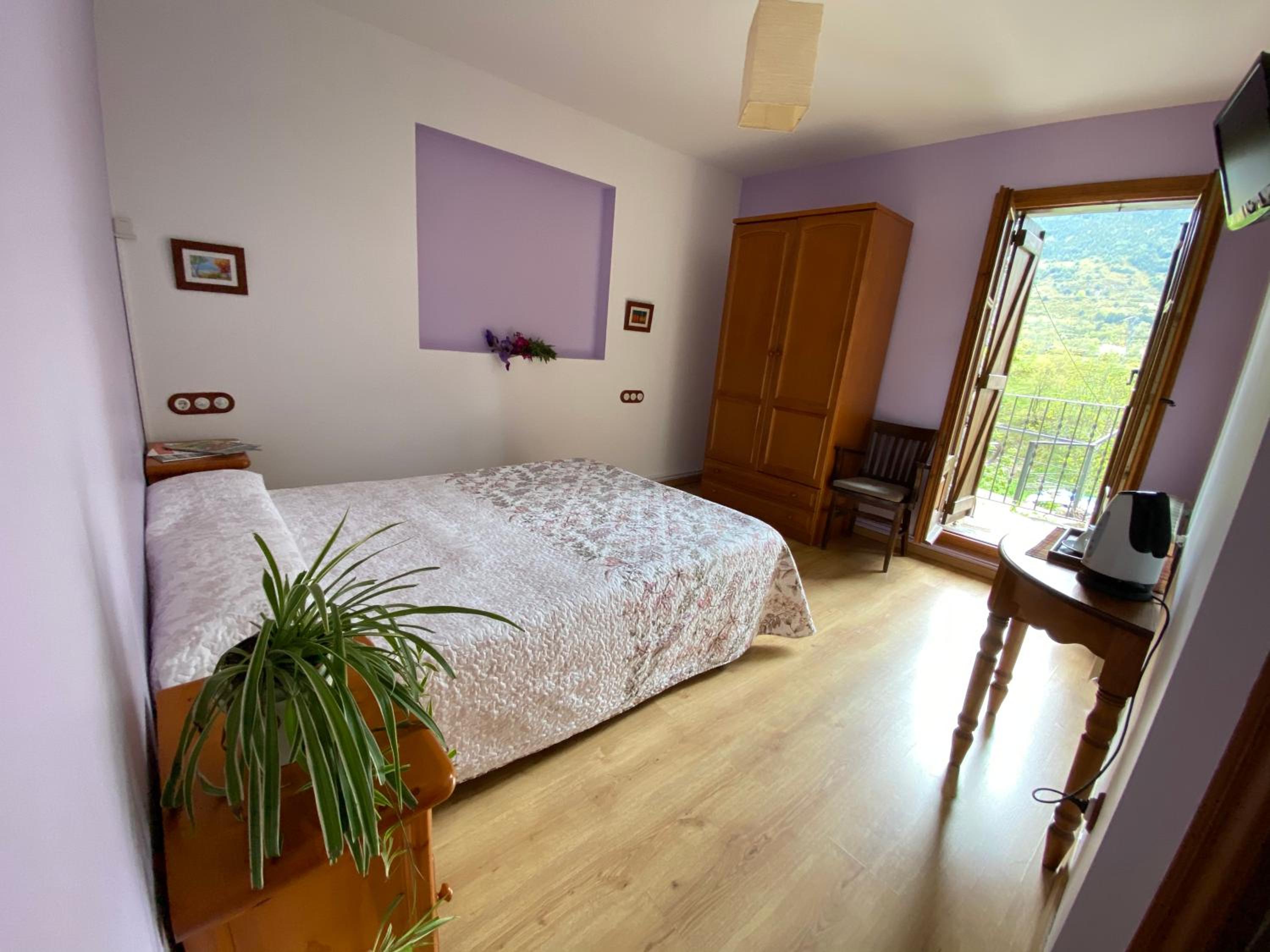 Double or Twin Room - Photo 9