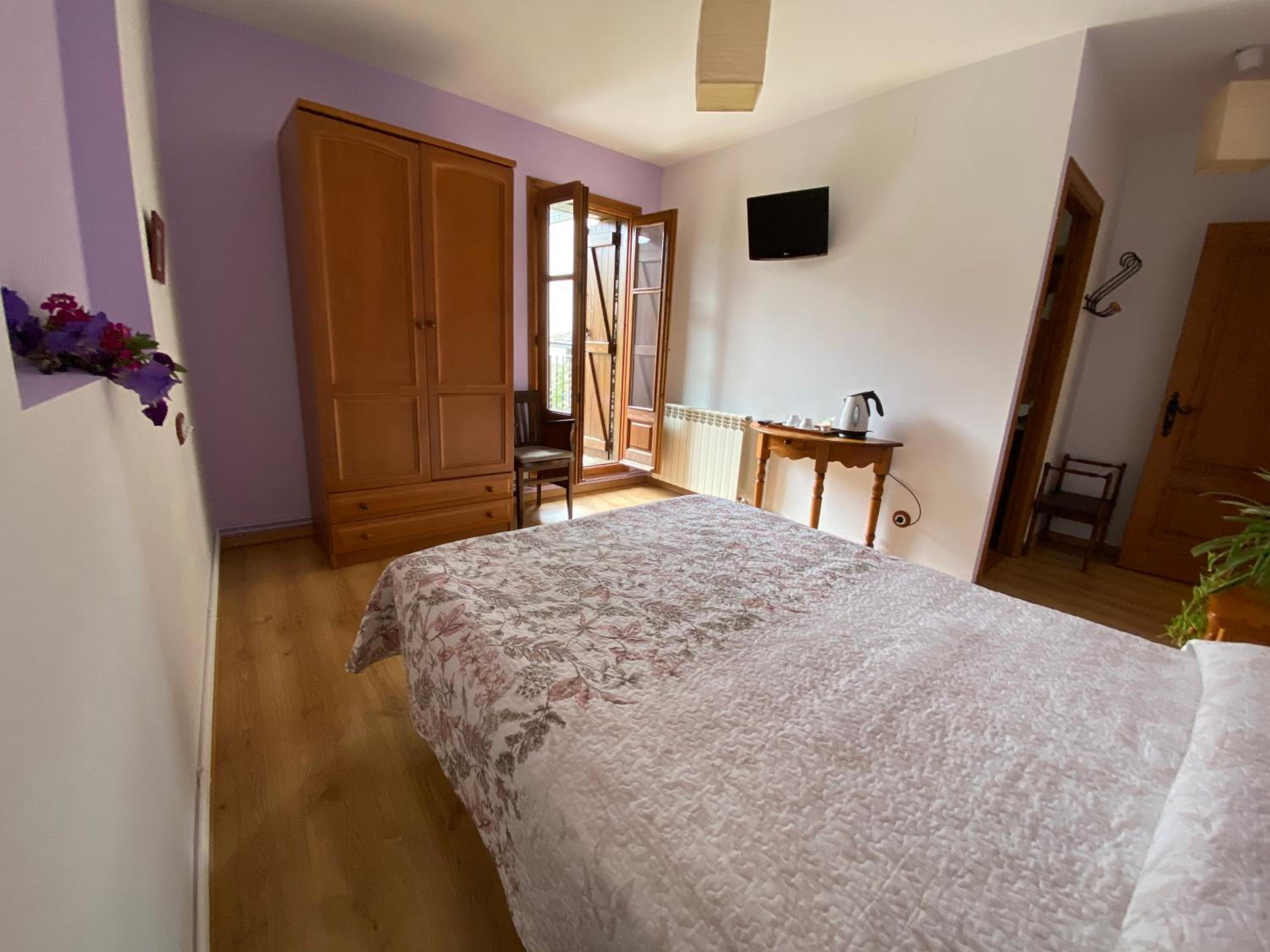 Double or Twin Room - Photo 18