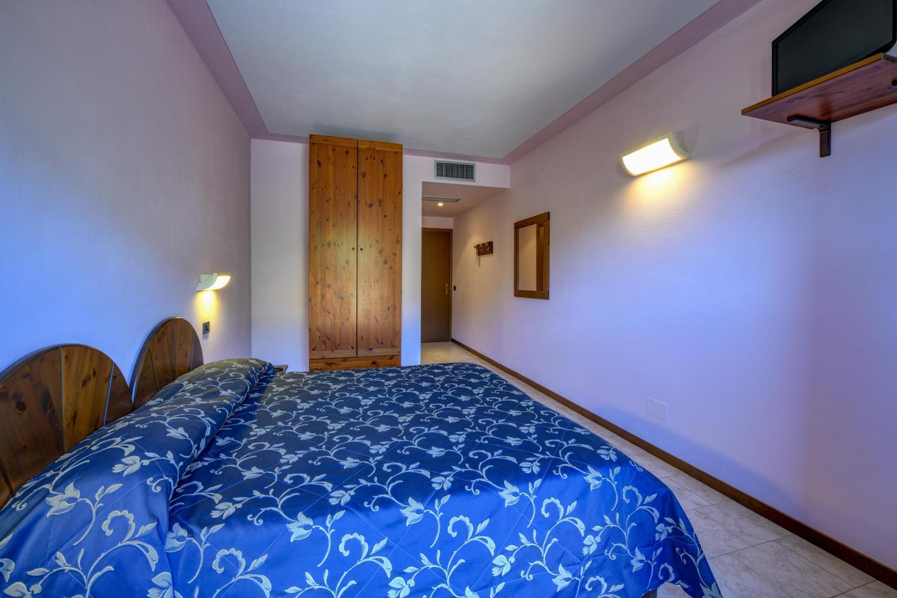 Double or Twin Room photo 3