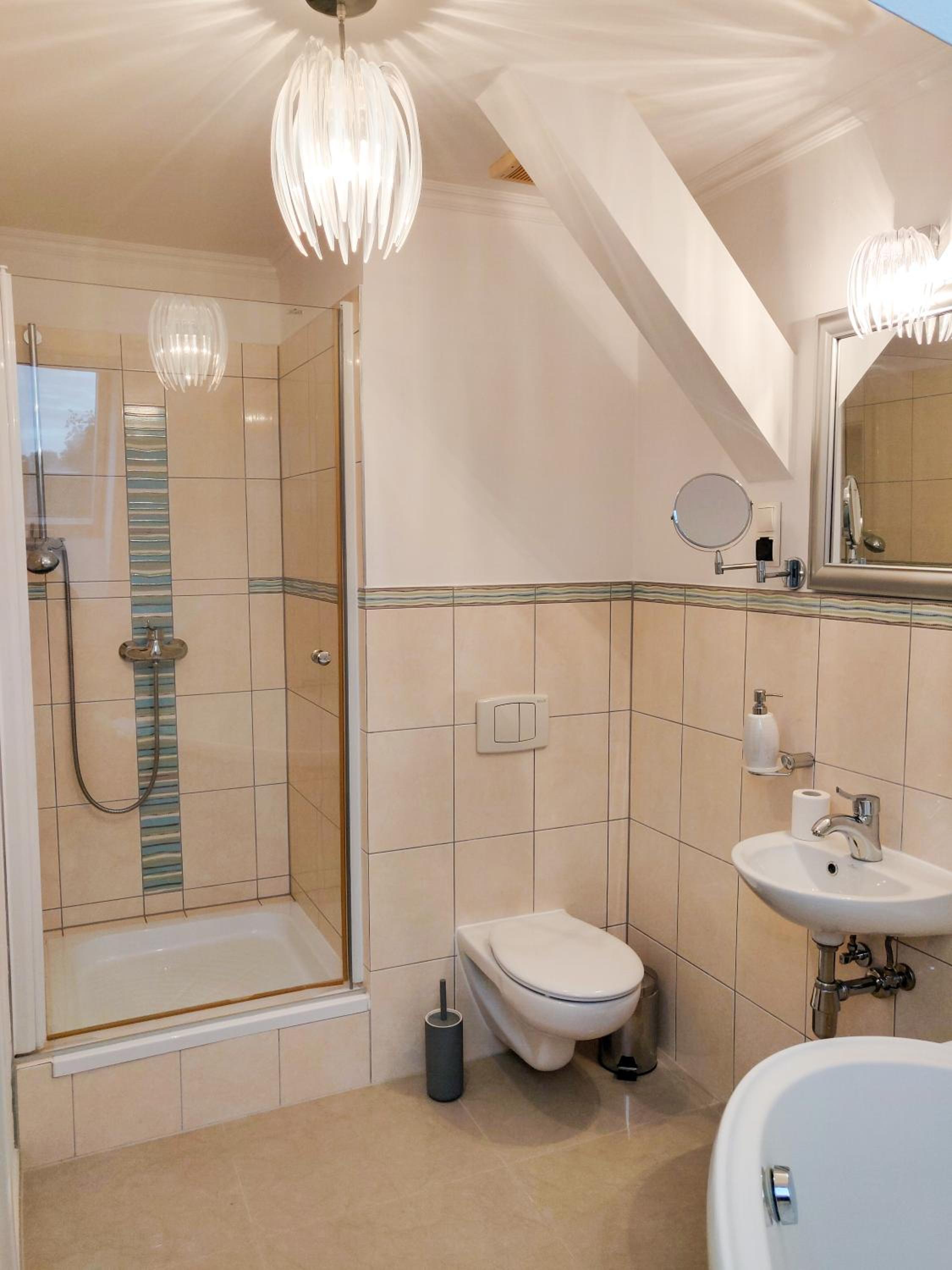 Large Double Room - Photo 4