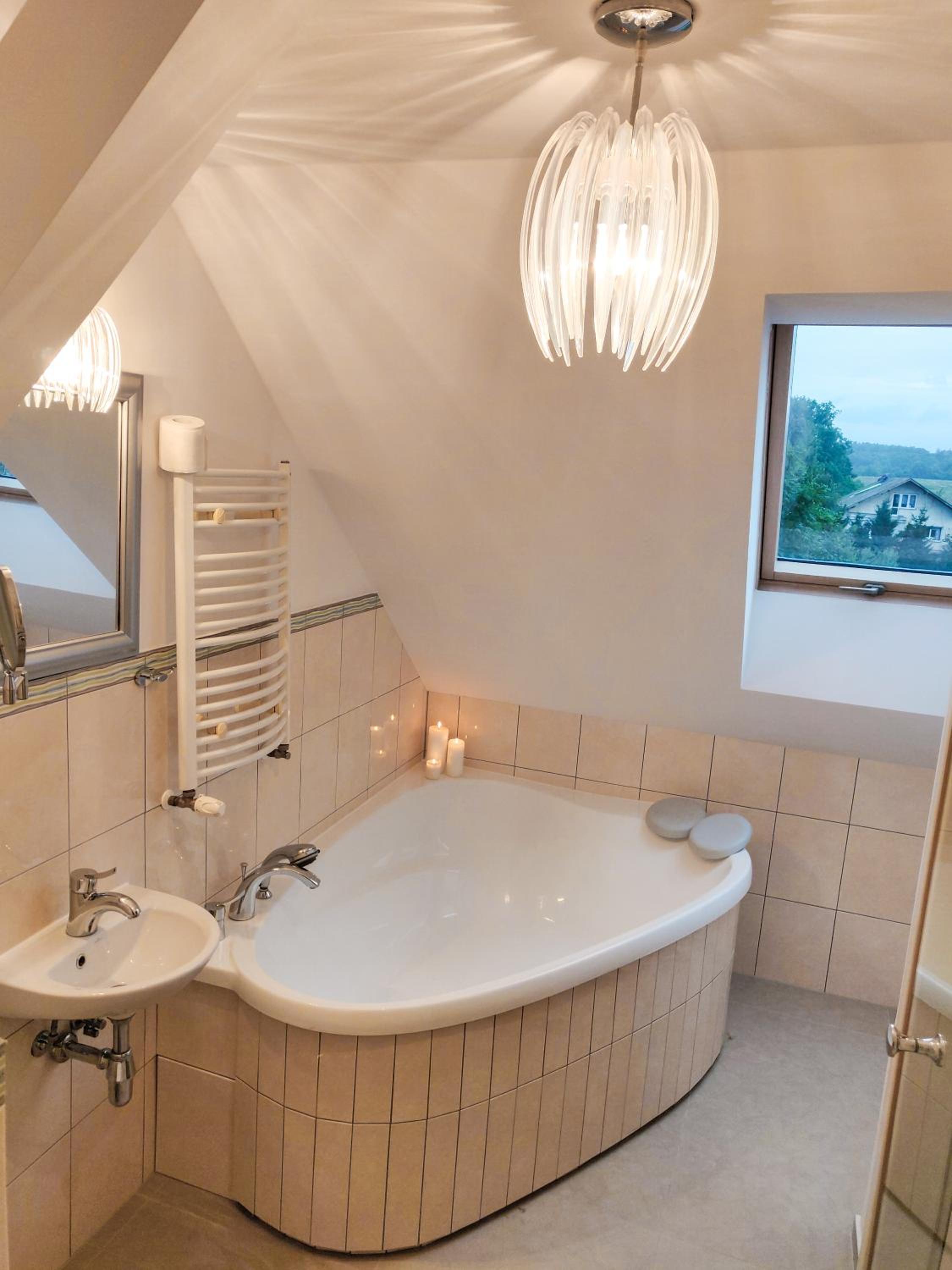 Large Double Room - Photo 1