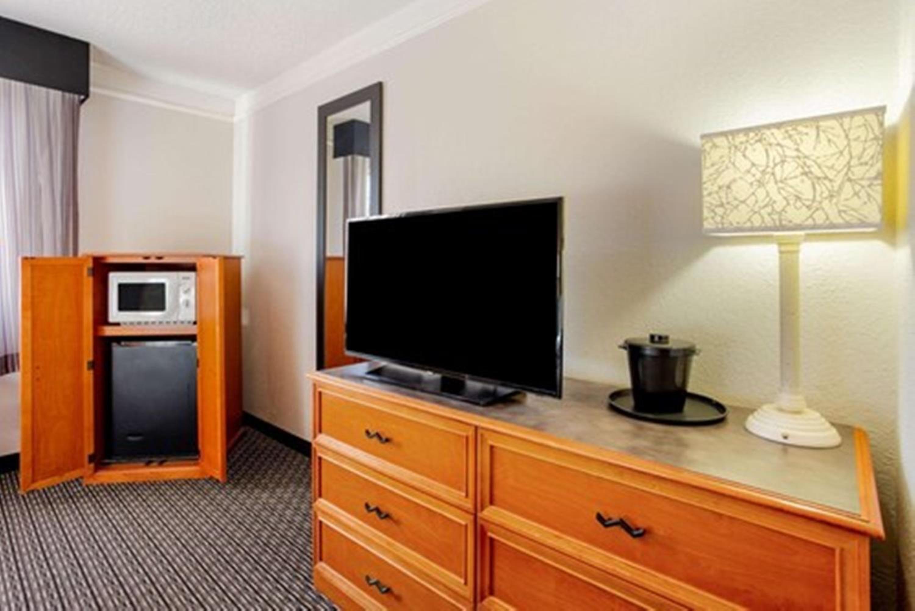 Standard Room with Two Double Beds - Photo 5