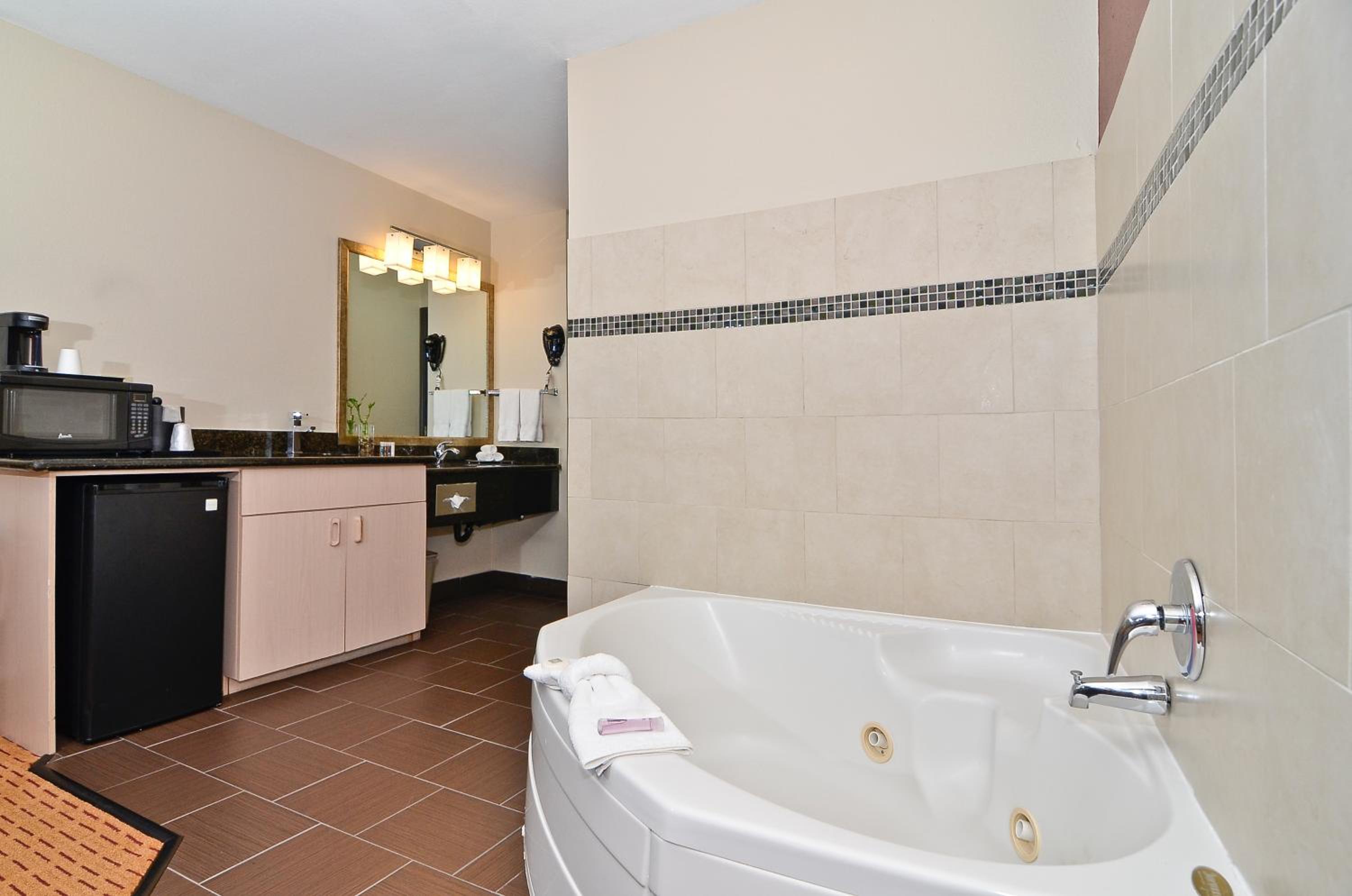 King Suite - Photo 3