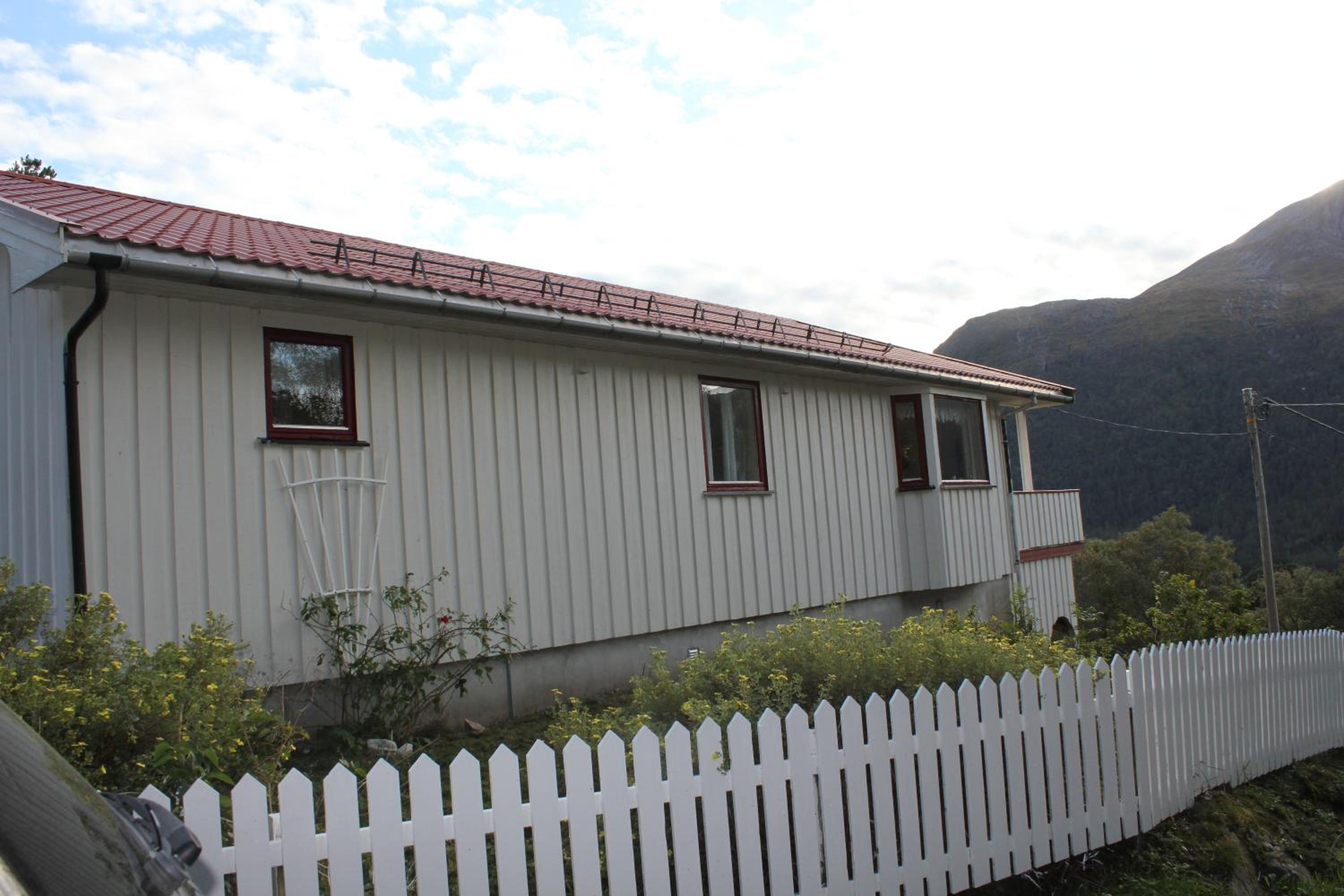 Two-Bedroom House photo 3