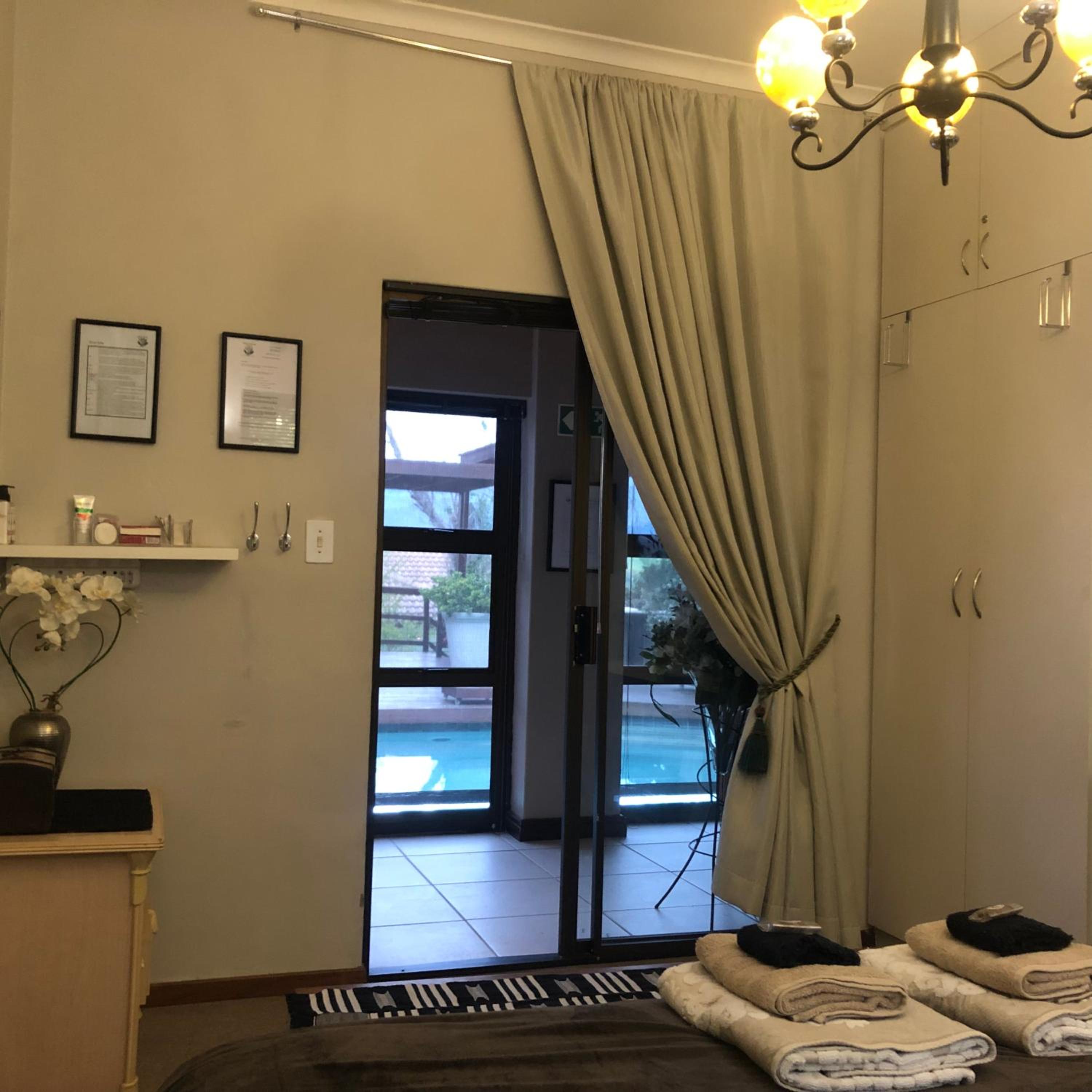 Suite - Photo 12