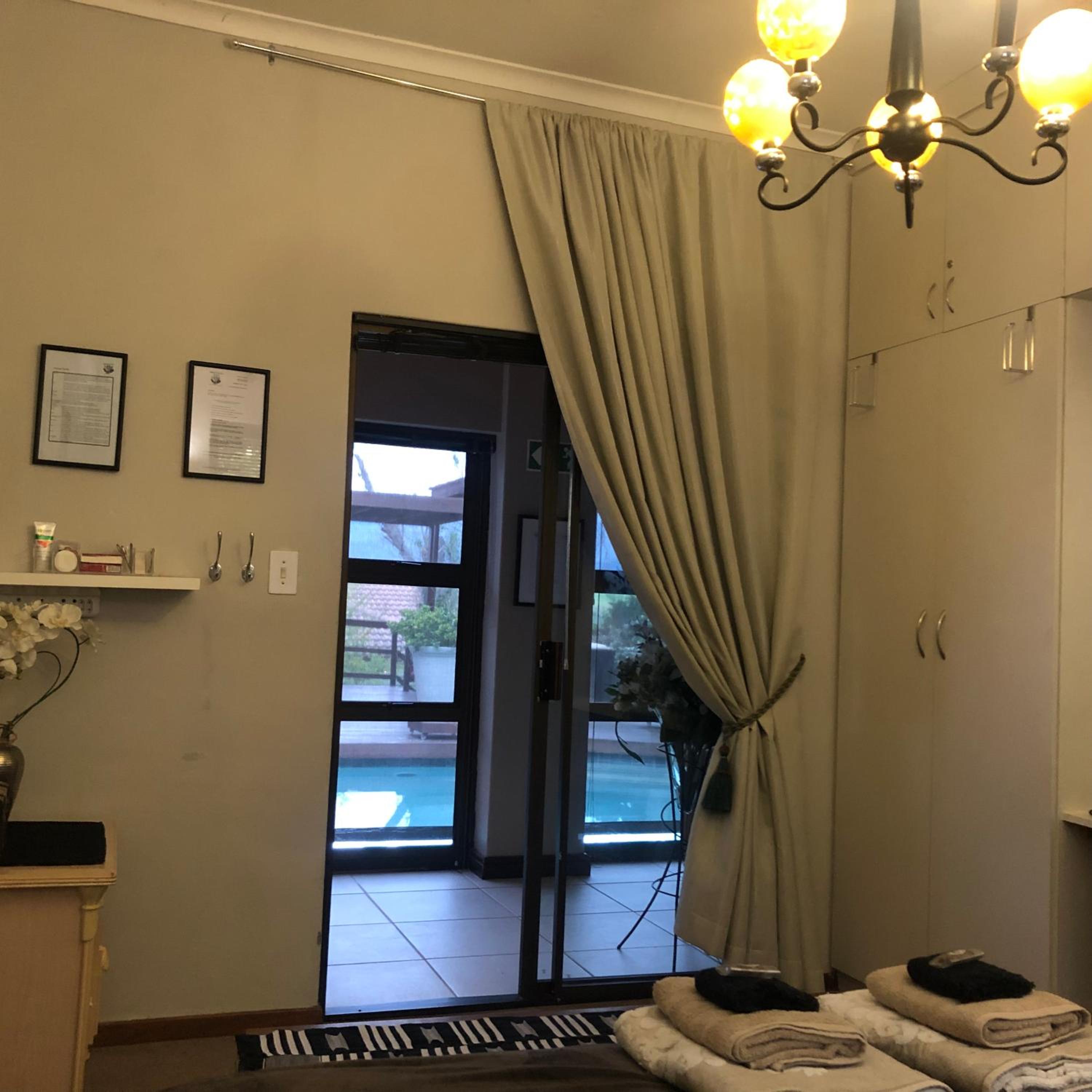 Suite - Photo 37
