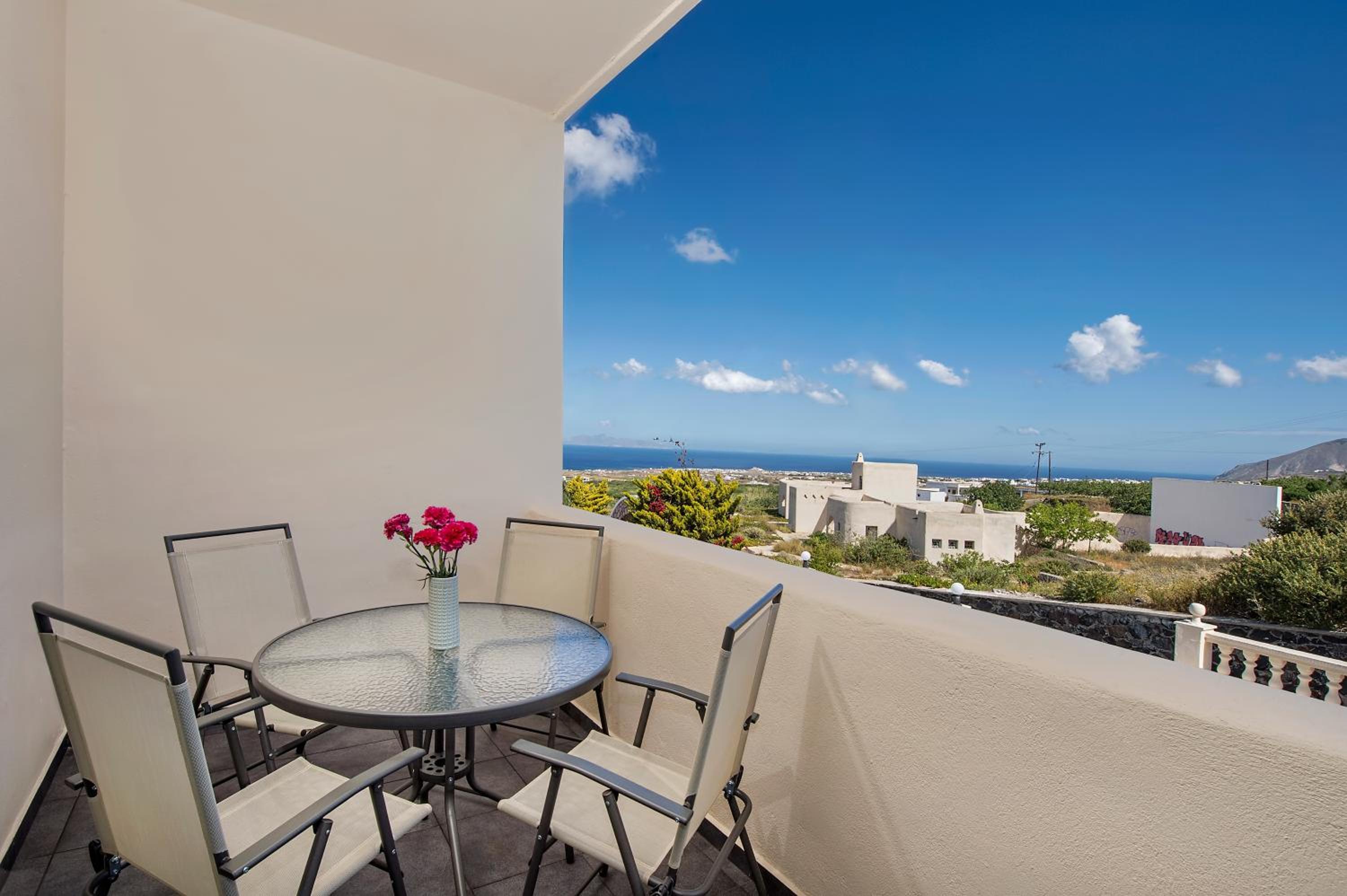 Junior Suite with Balcony - Photo 3