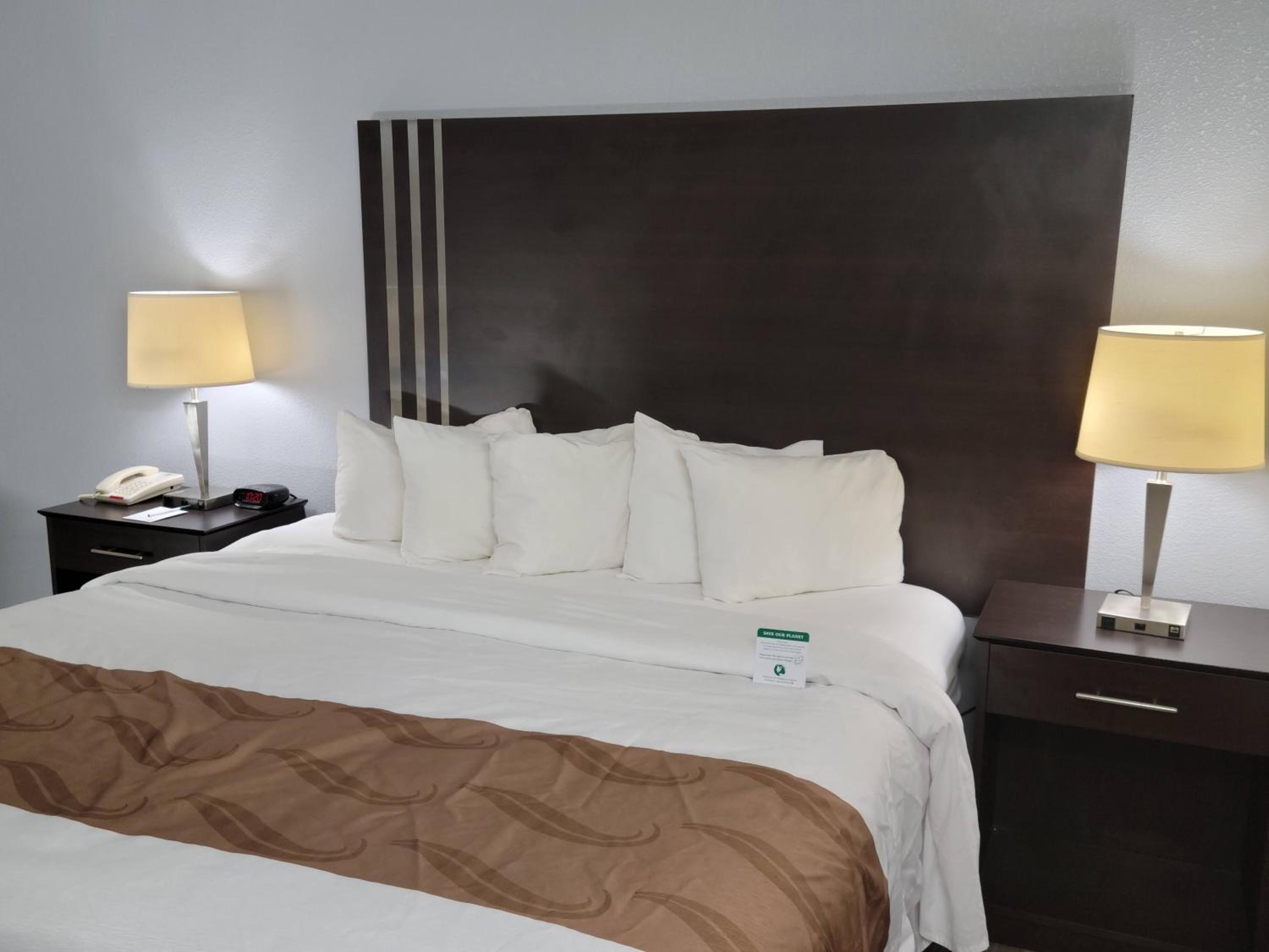 King Room - Non-Smoking - Photo 1