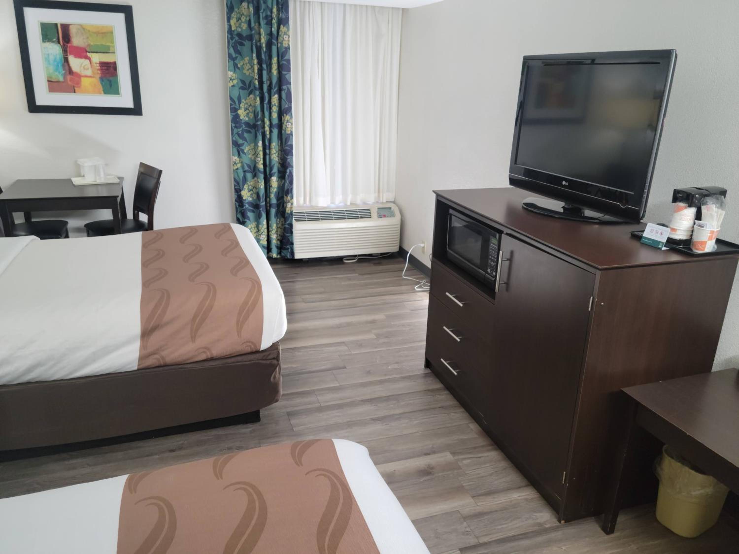 Double Room with Two Double Beds - Non-Smoking - Photo 6
