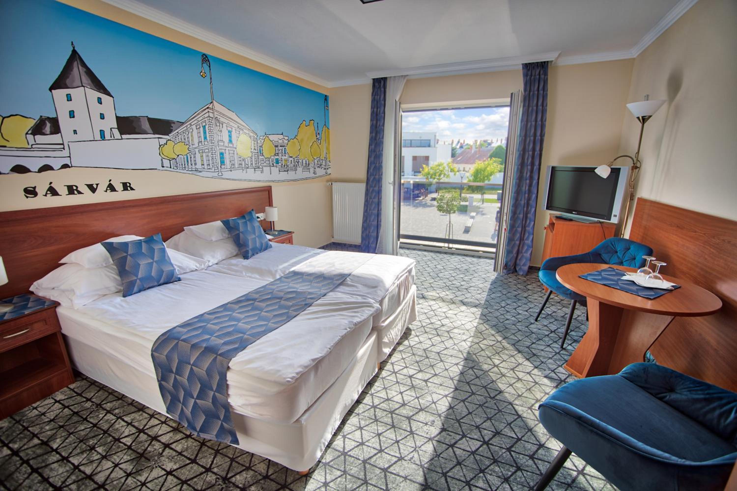 Deluxe Double or Twin Room with Balcony - Photo 1