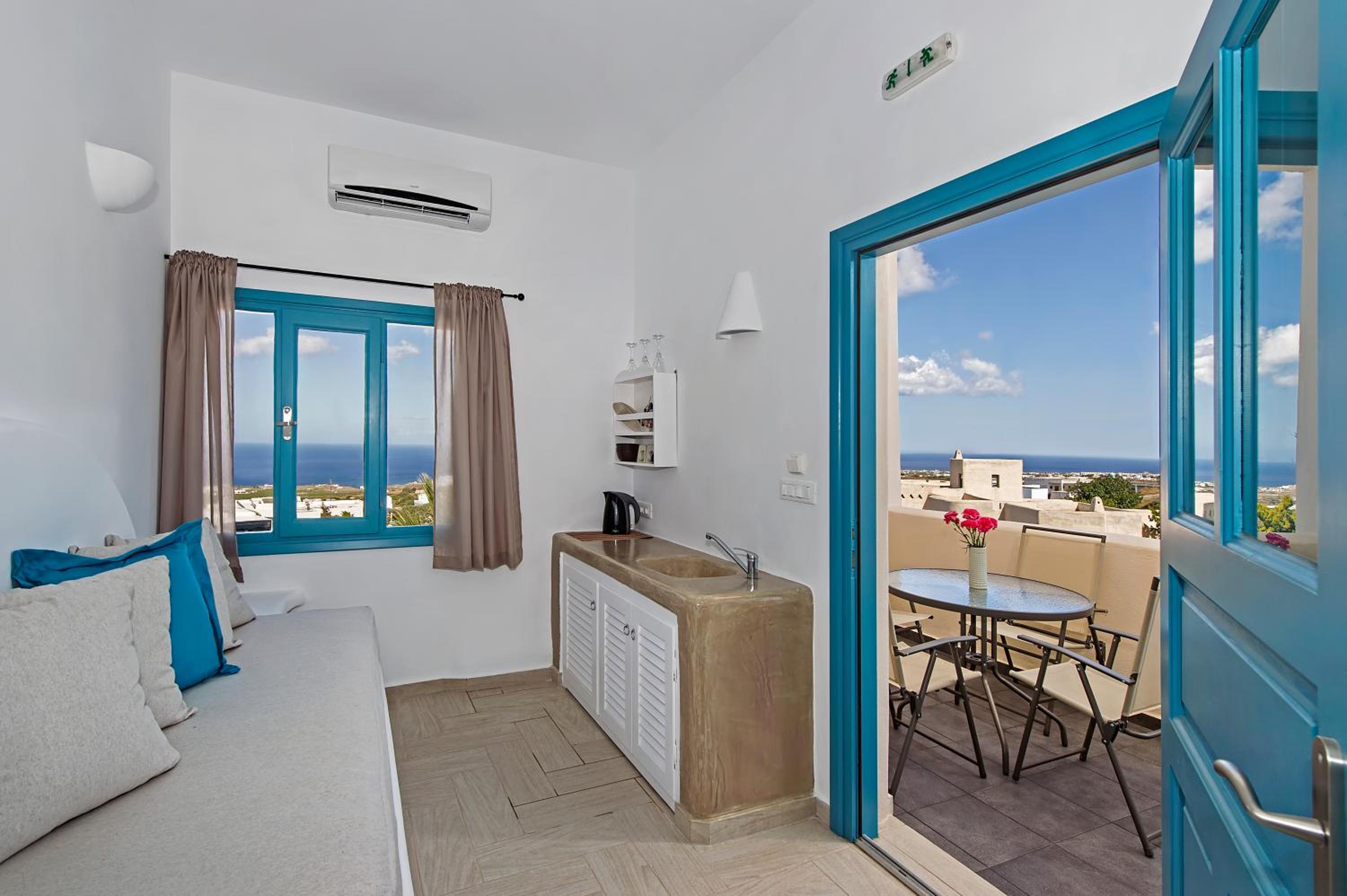 Junior Suite with Balcony - Photo 8