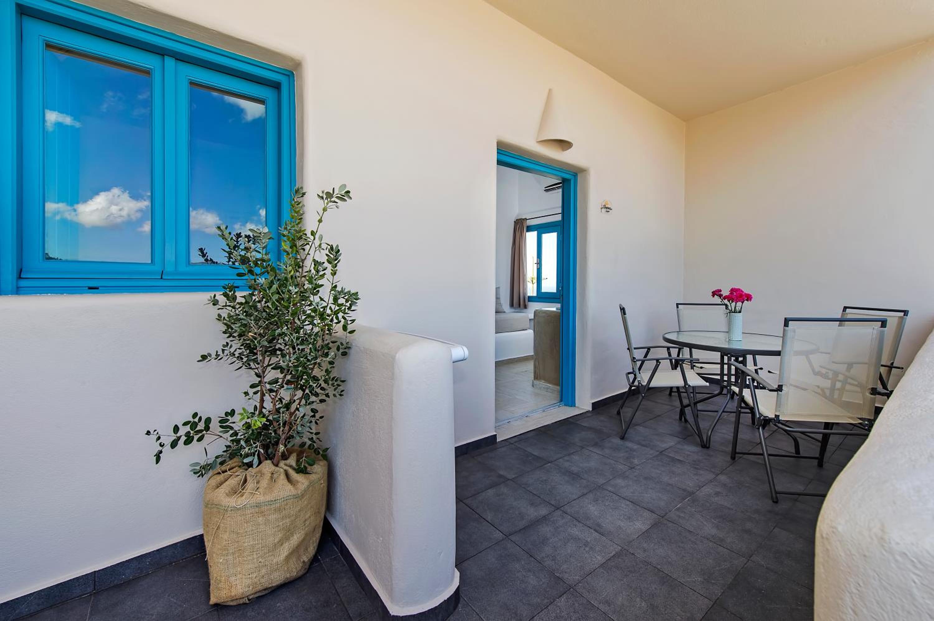 Junior Suite with Balcony - Photo 6