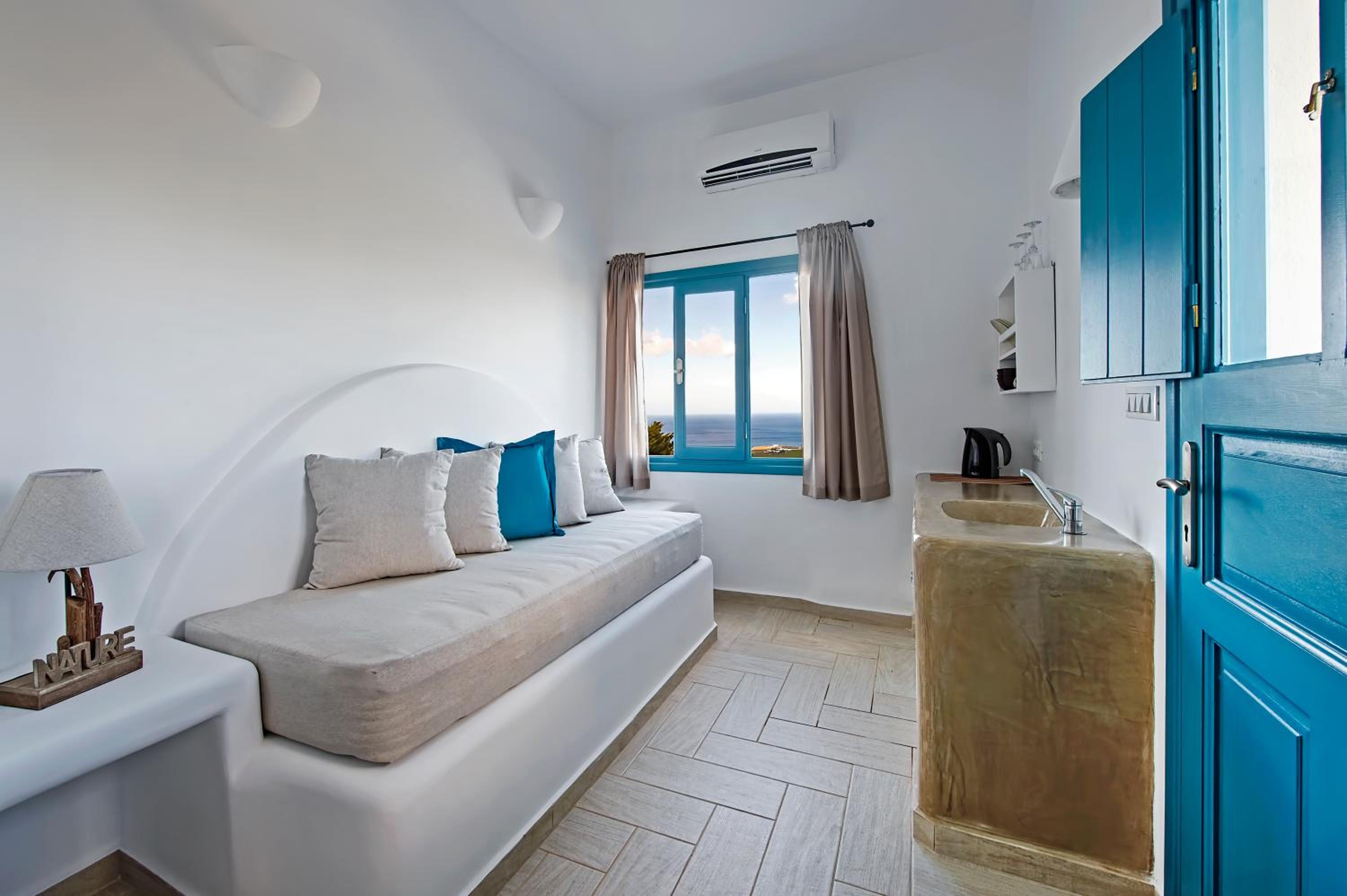Junior Suite with Balcony - Photo 2