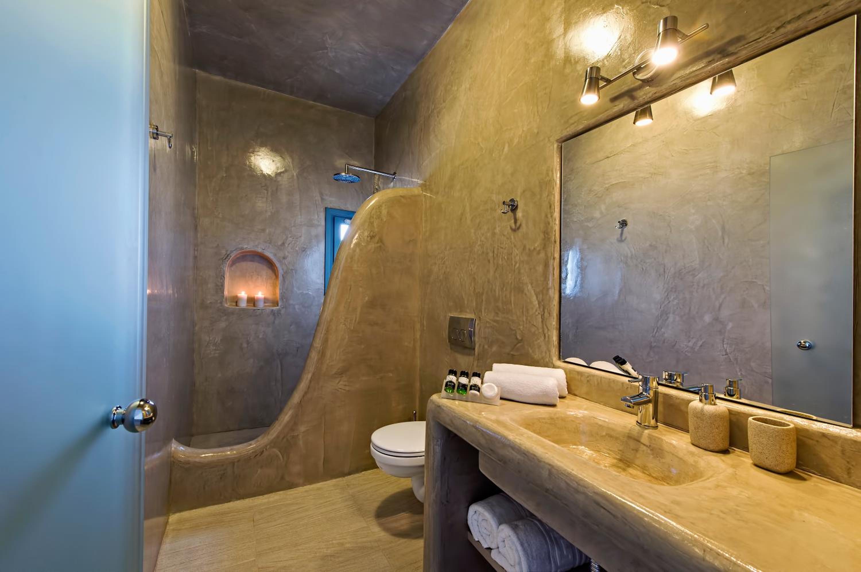 Junior Suite with Balcony - Photo 7