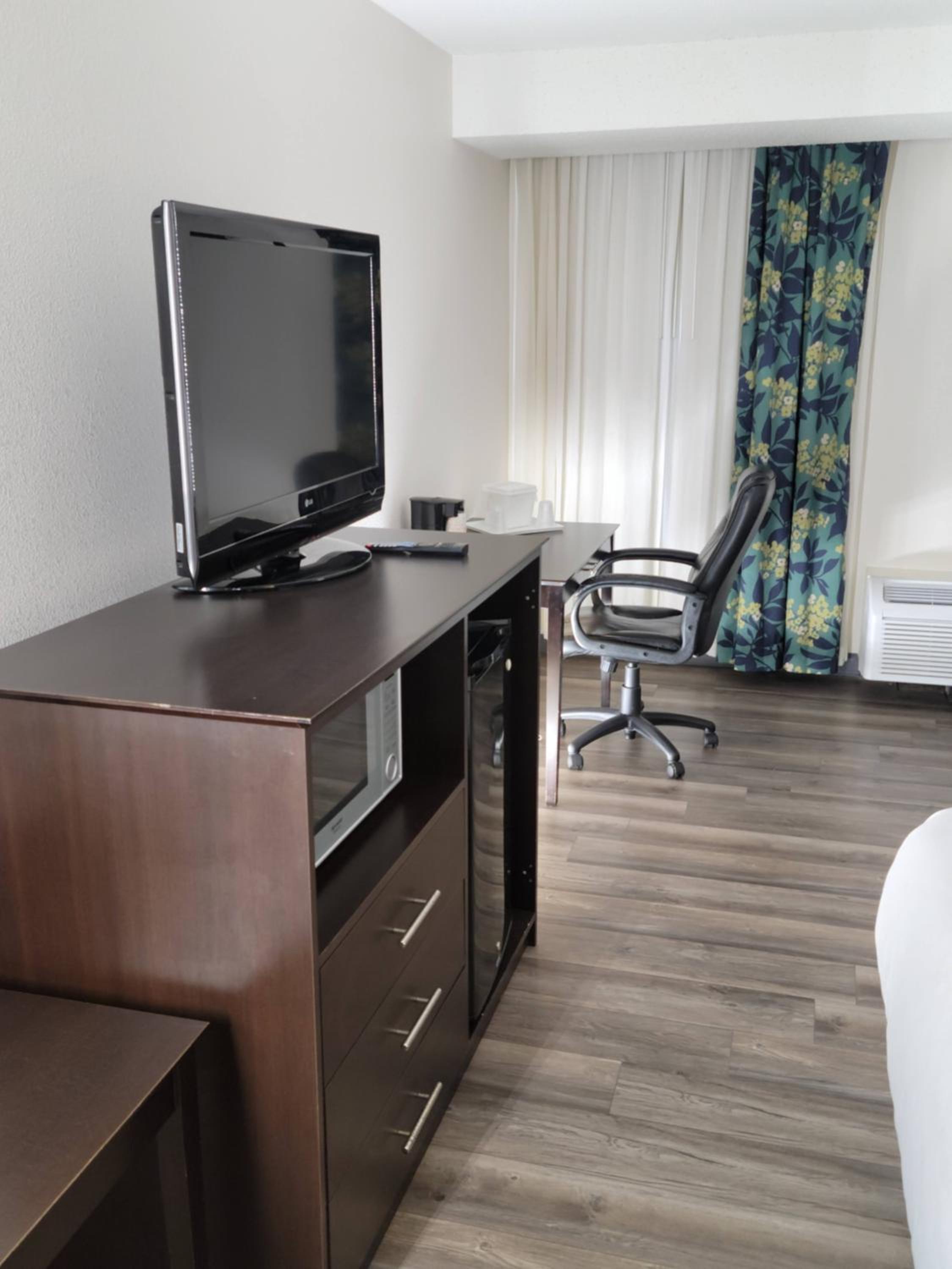Double Room with Two Double Beds - Non-Smoking - Photo 3