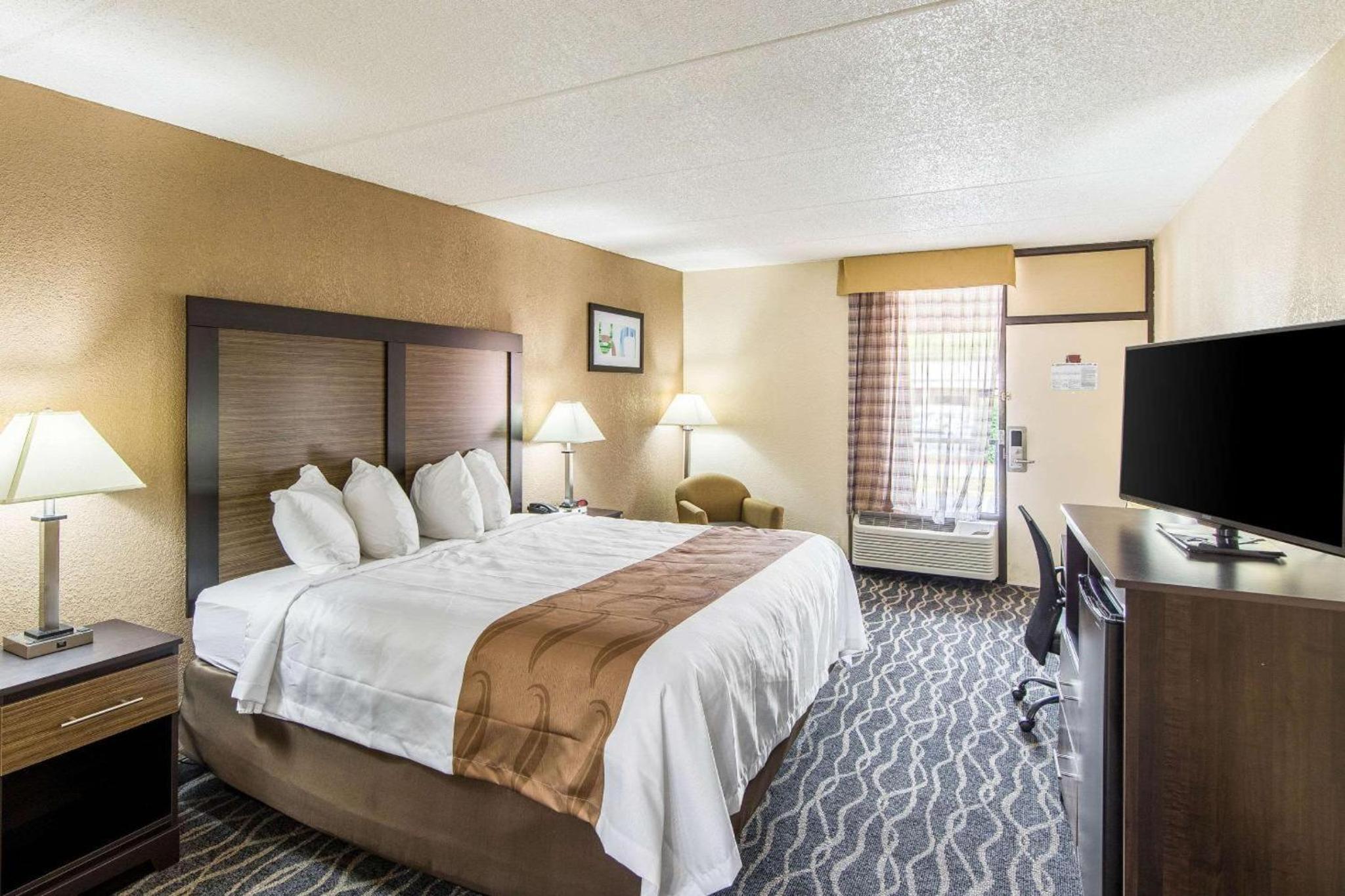 King Room - Accessible/Non-Smoking - Photo 5