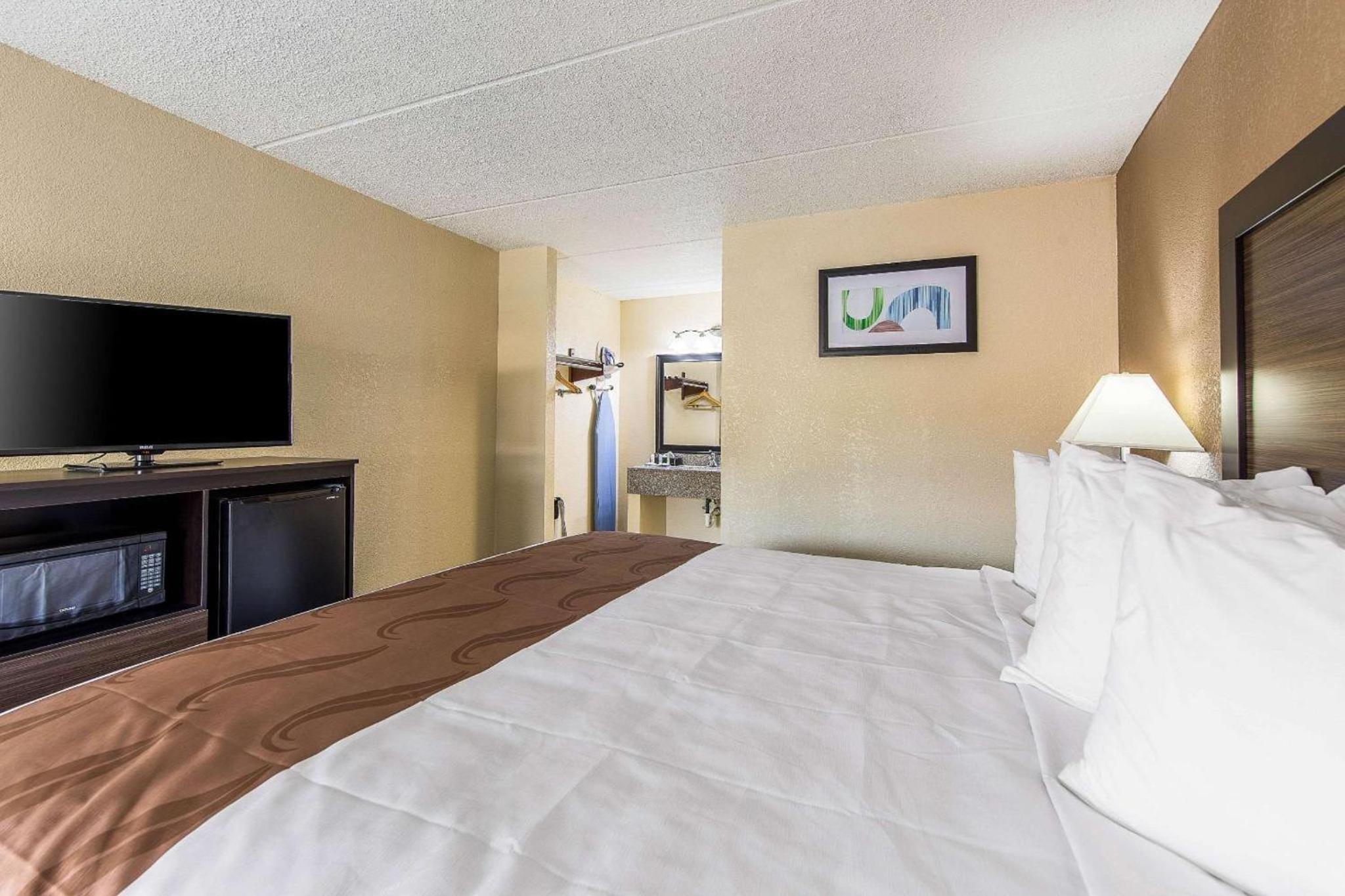 King Room - Accessible/Non-Smoking - Photo 4