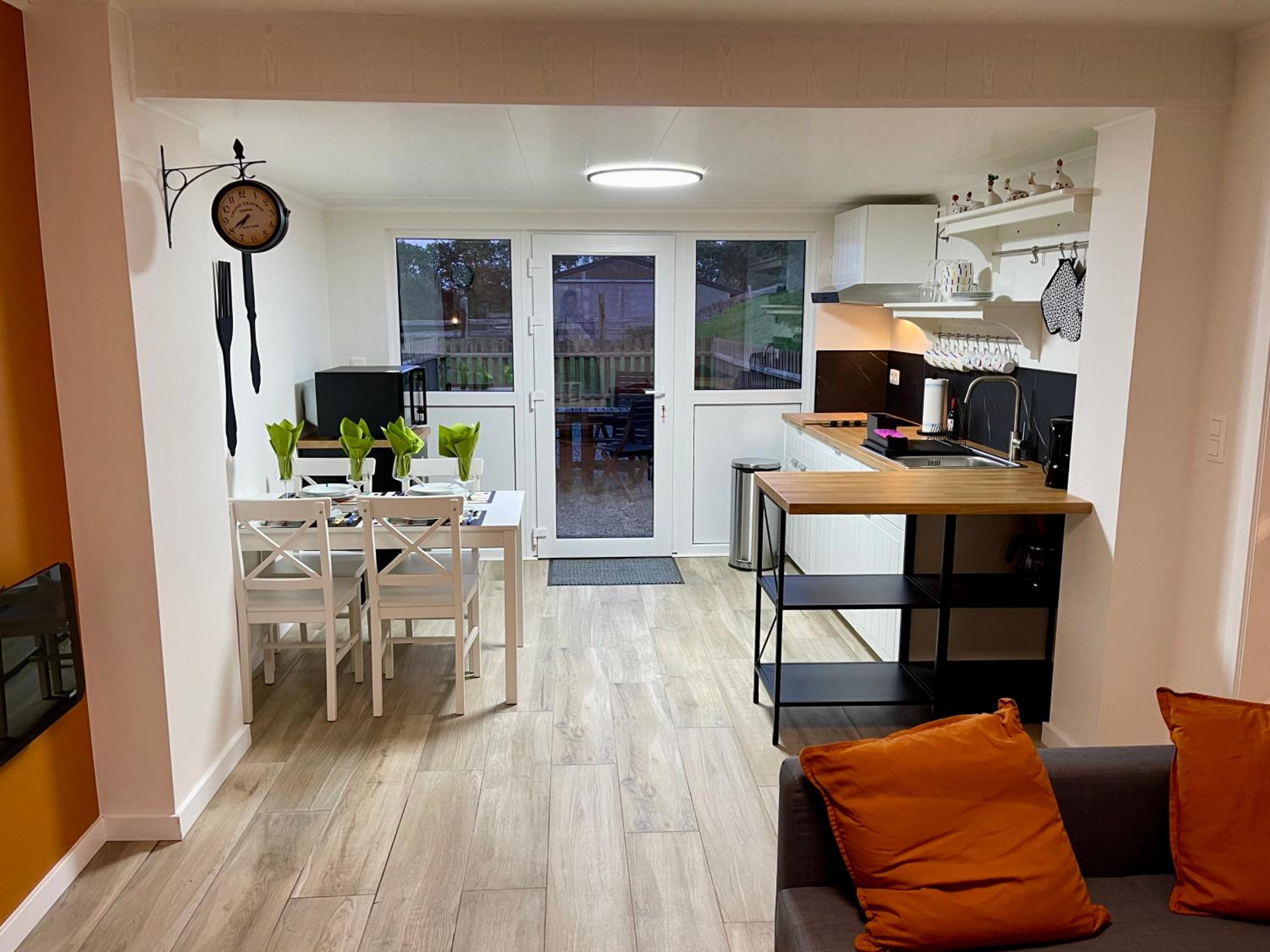 One-Bedroom Apartment - Photo 1