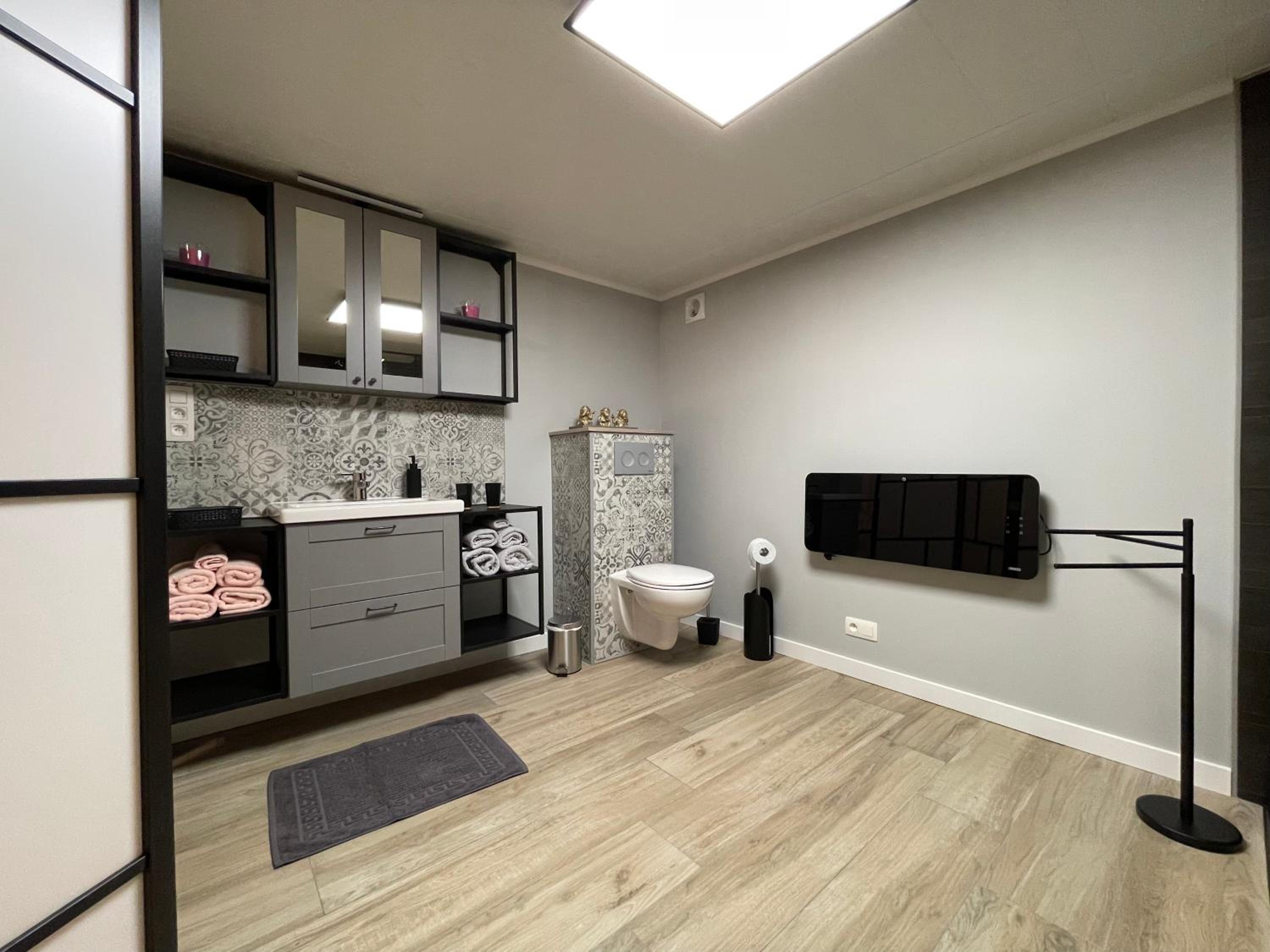 One-Bedroom Apartment - Photo 9