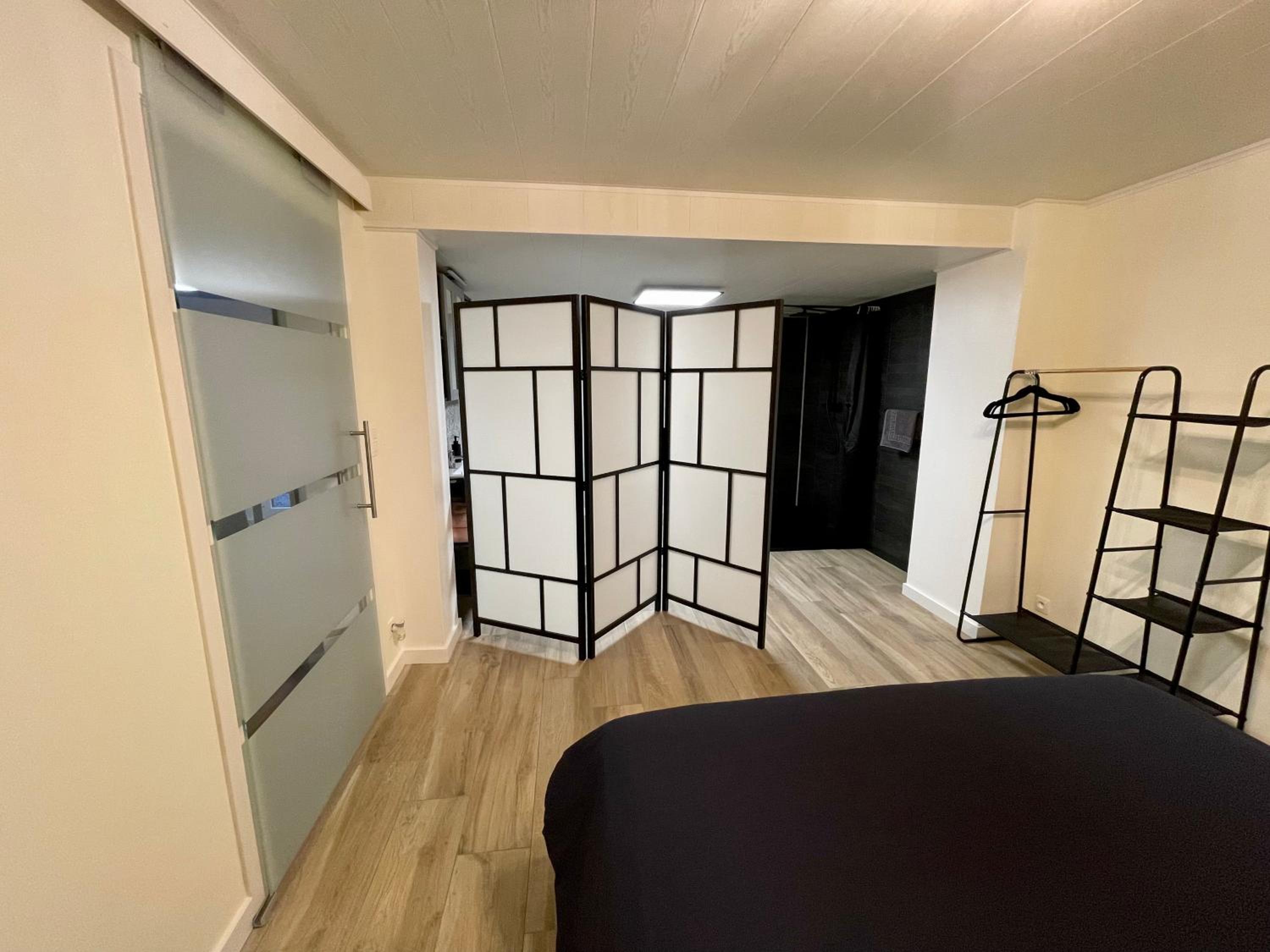 One-Bedroom Apartment - Photo 8