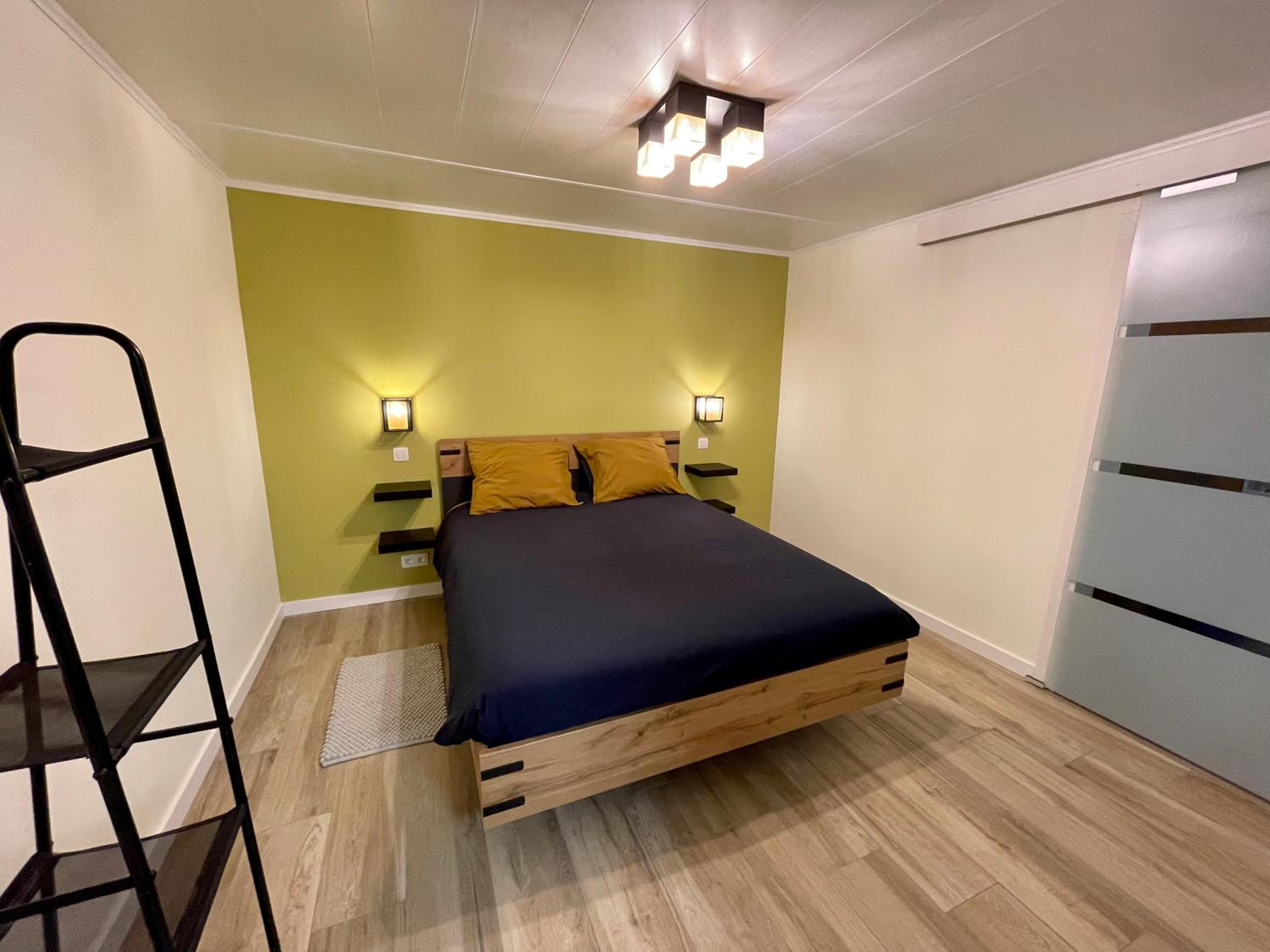 One-Bedroom Apartment - Photo 7