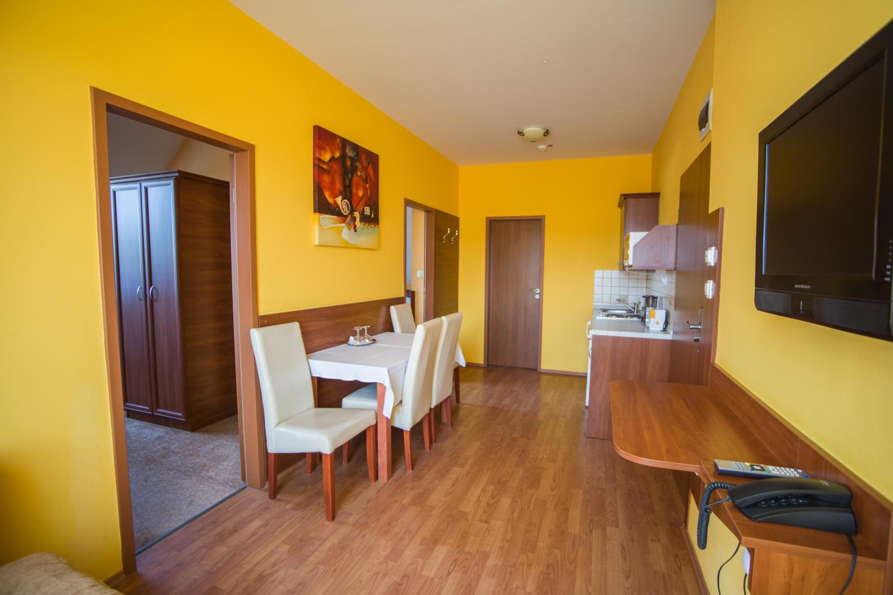 Deluxe Apartment - Photo 3