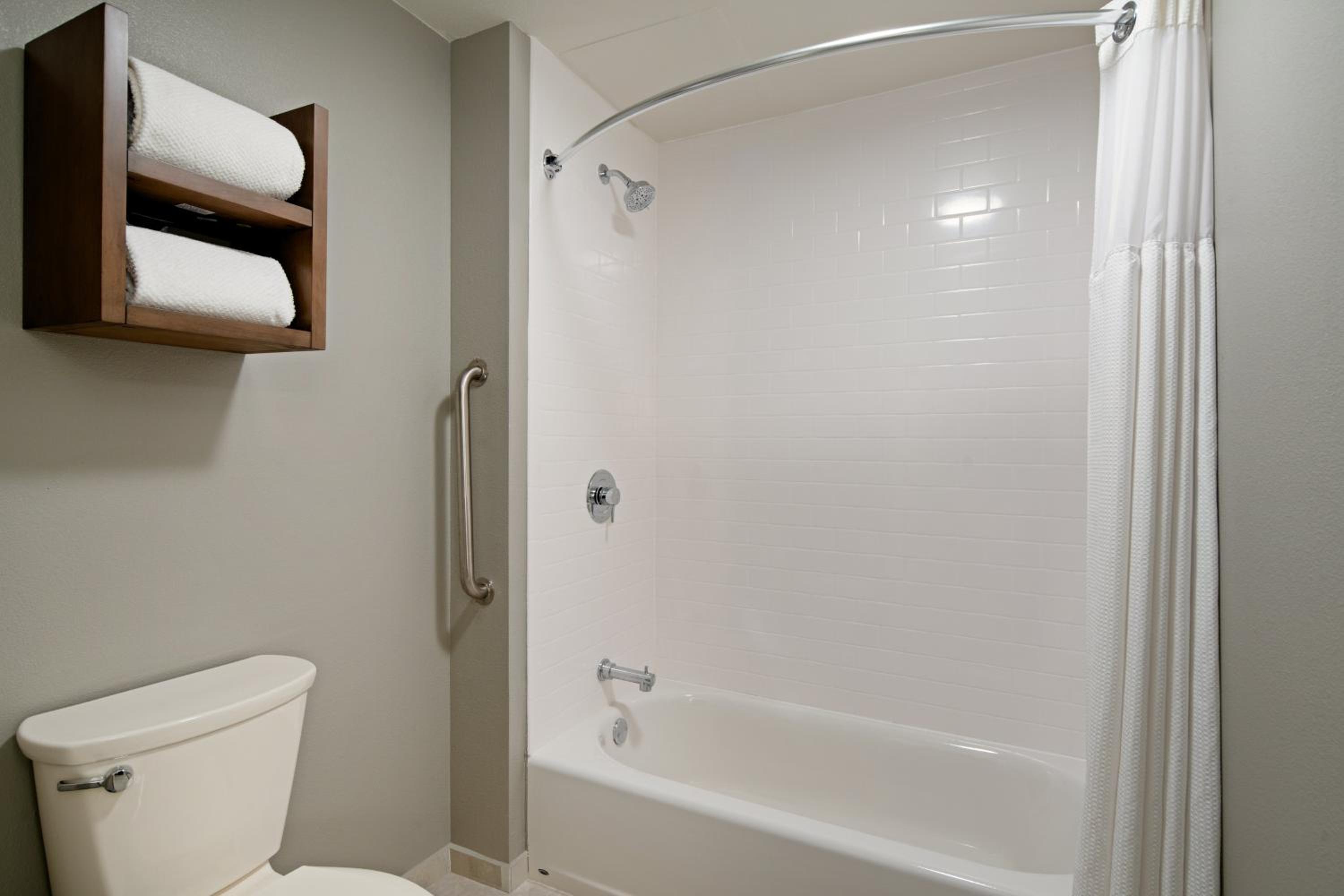 One-Bedroom Suite with Two Queen Beds - Photo 9