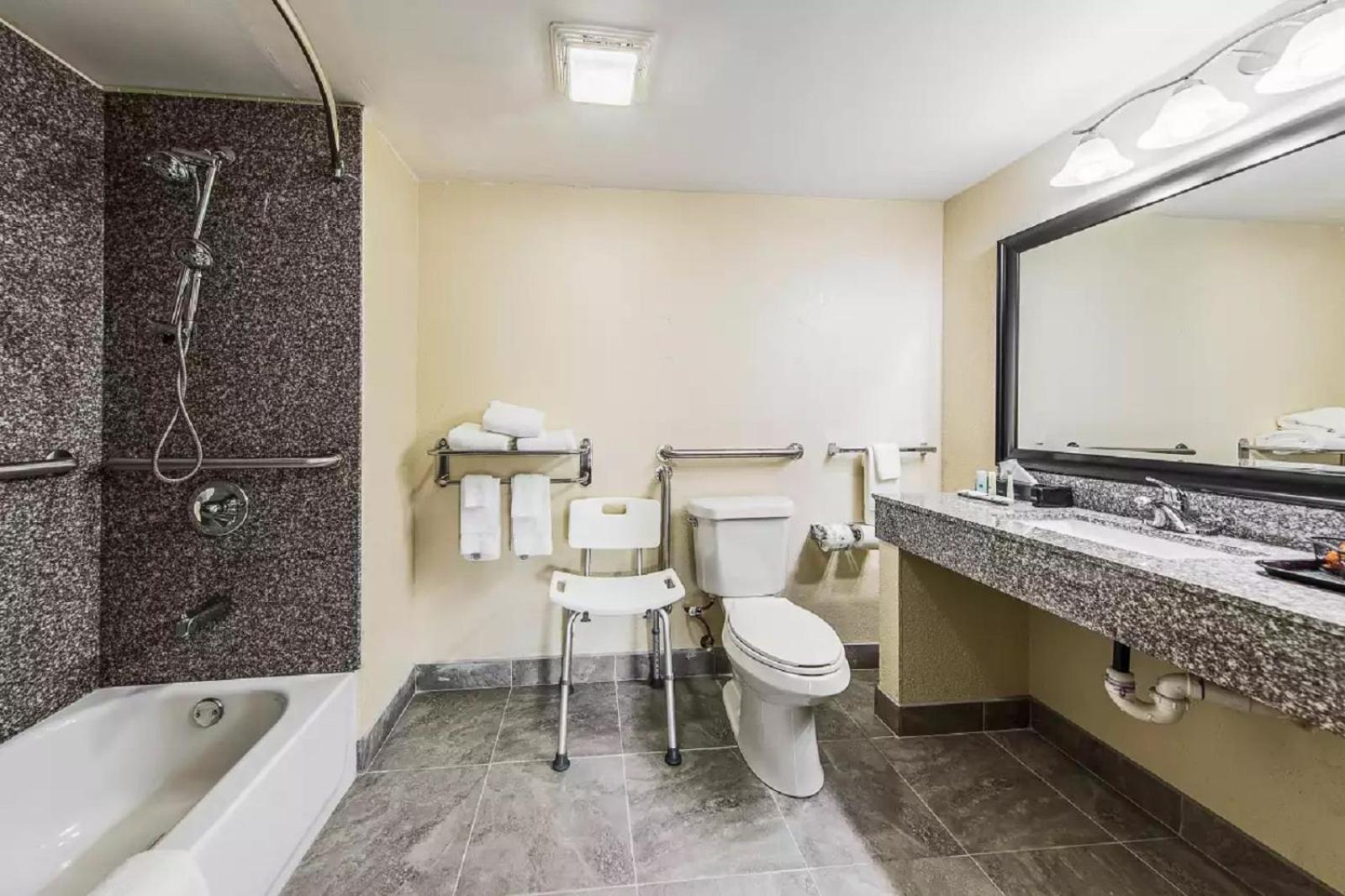 King Room - Accessible/Non-Smoking - Photo 3