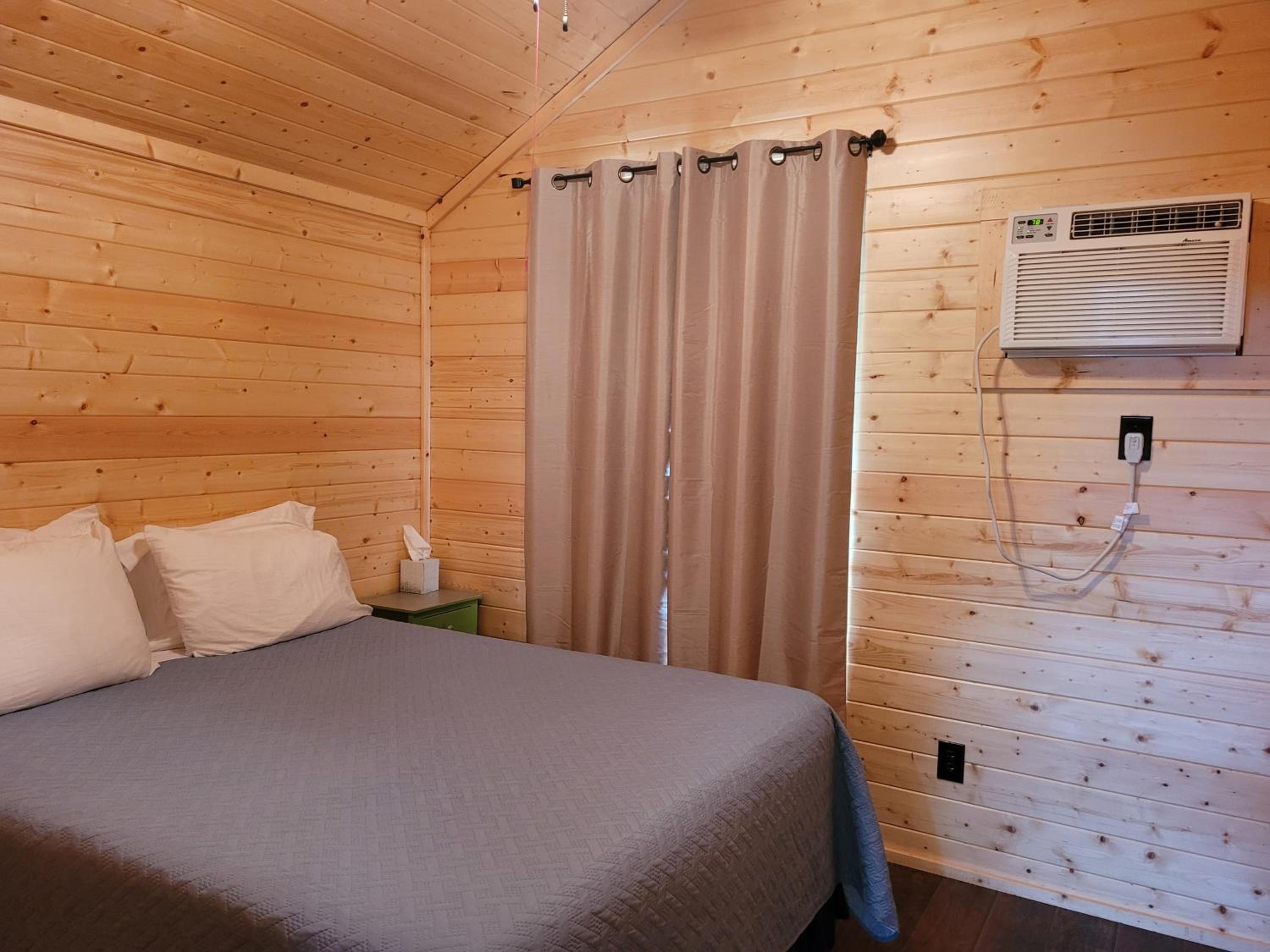 Deluxe Cabin 10 photo 1
