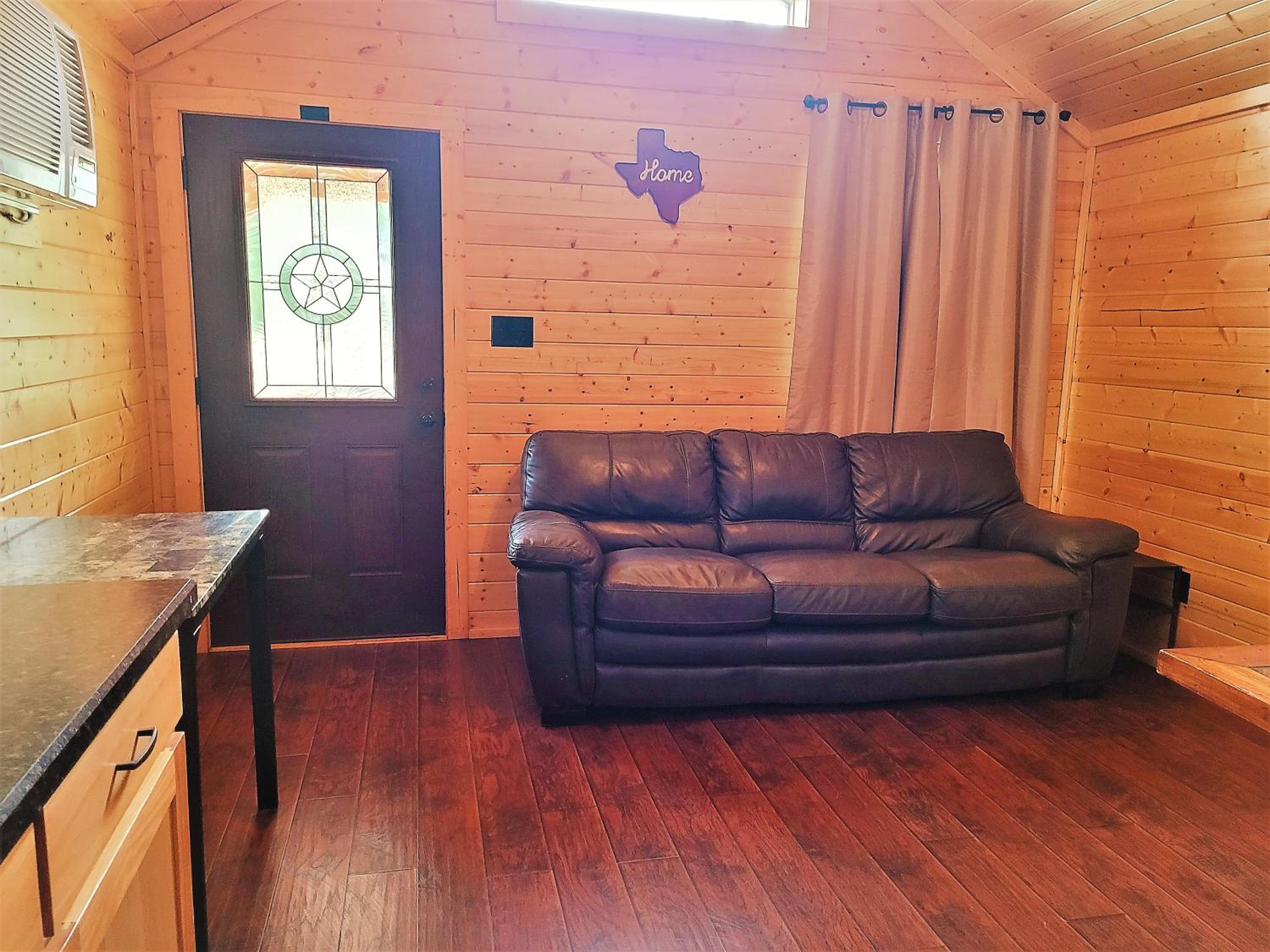 Deluxe Cabin 10 photo 2