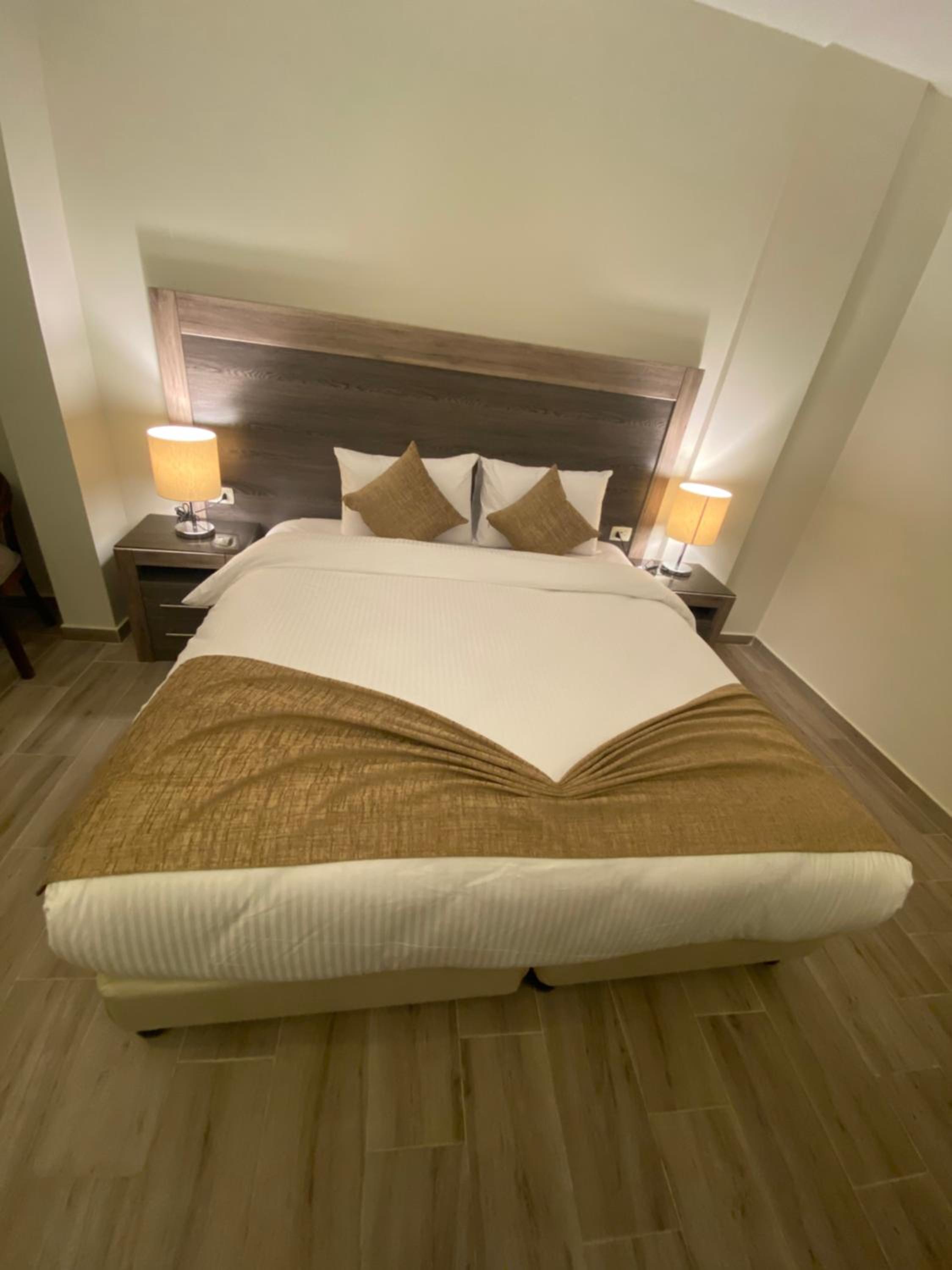 Deluxe Double Room - Photo 8