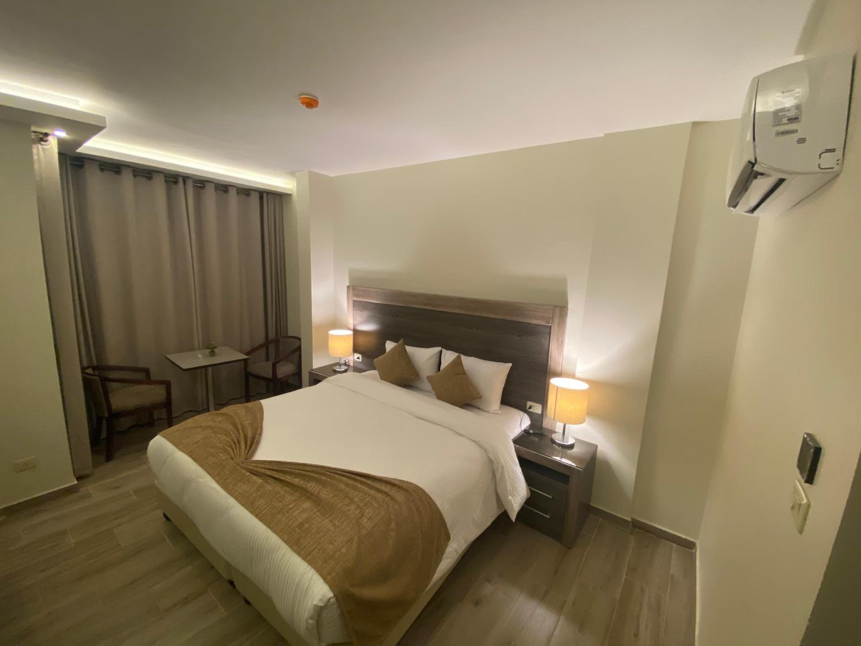 Deluxe Double Room - Photo 26