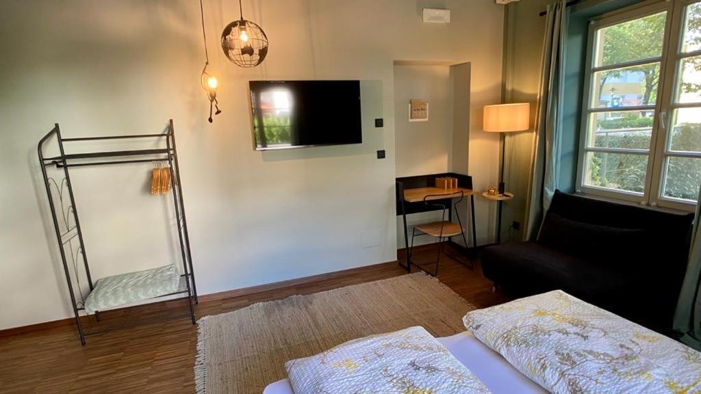 Standard Double Room - Photo 8