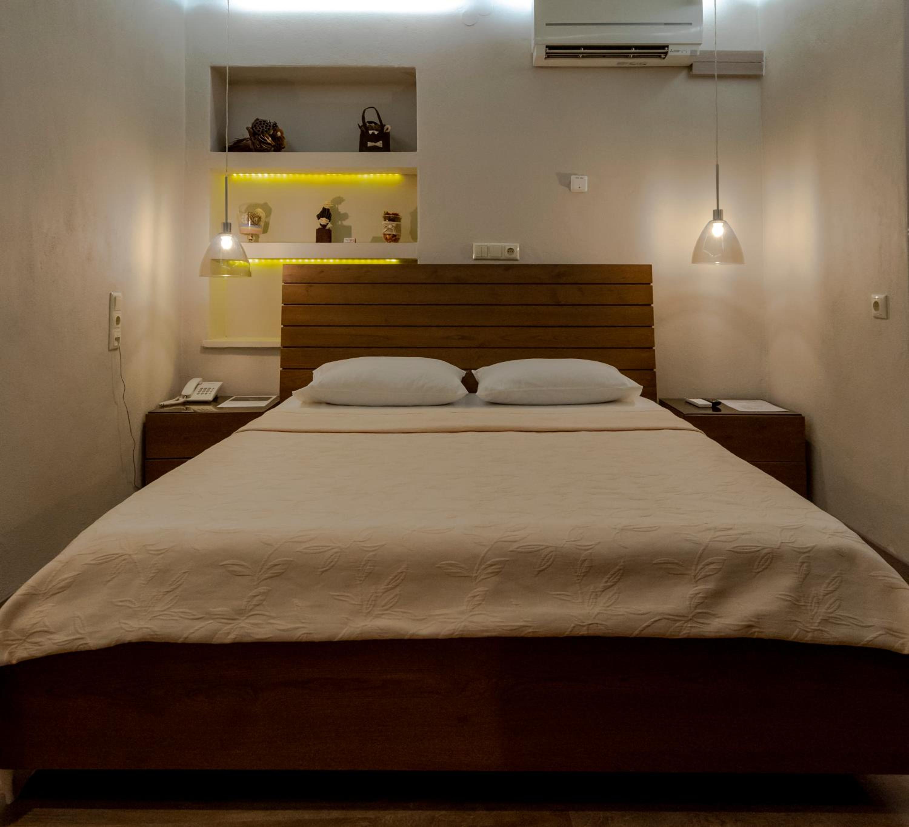 Double Room with Balcony - Photo 7