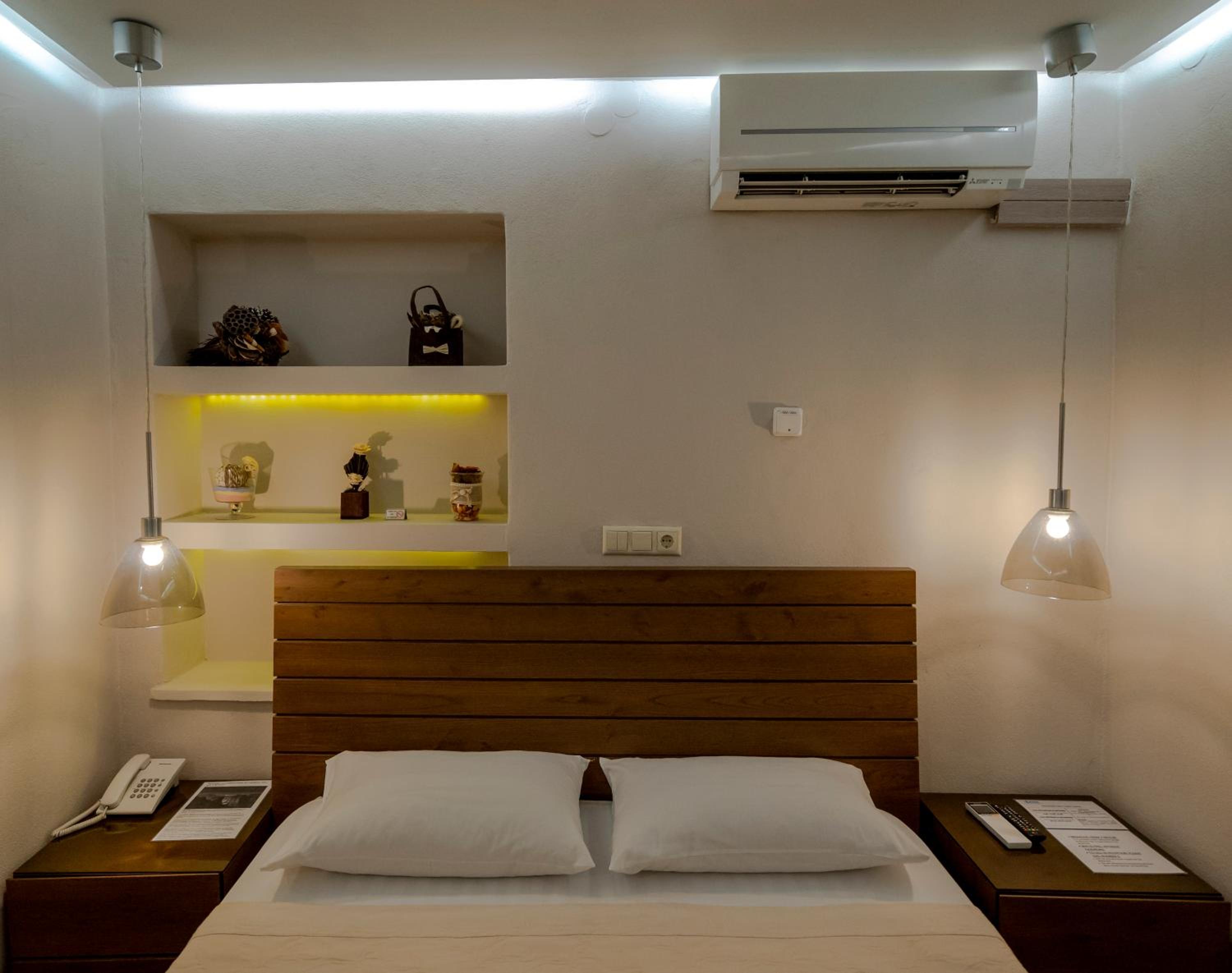 Double Room with Balcony - Photo 9