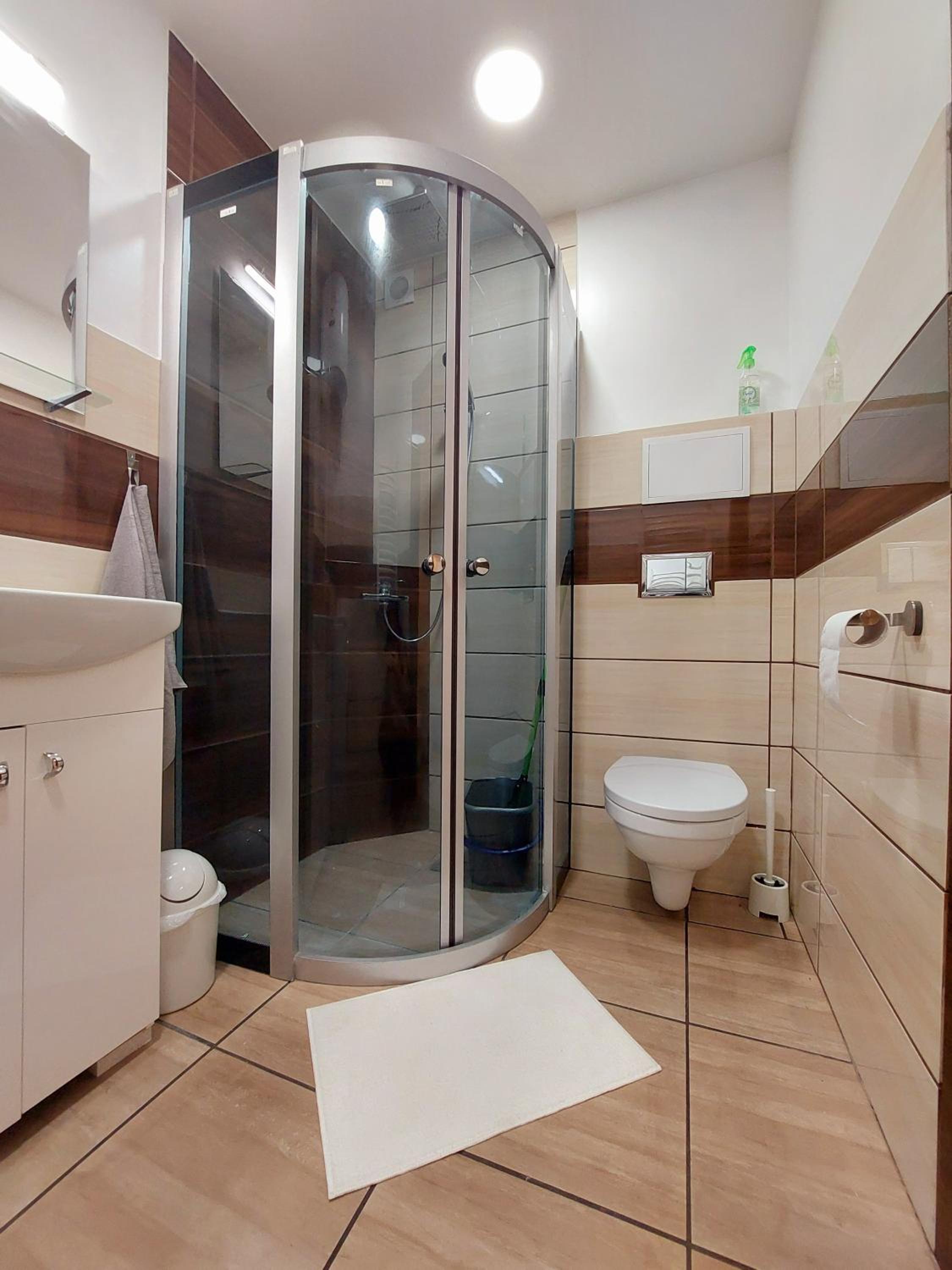 One-Bedroom Apartment - Photo 3