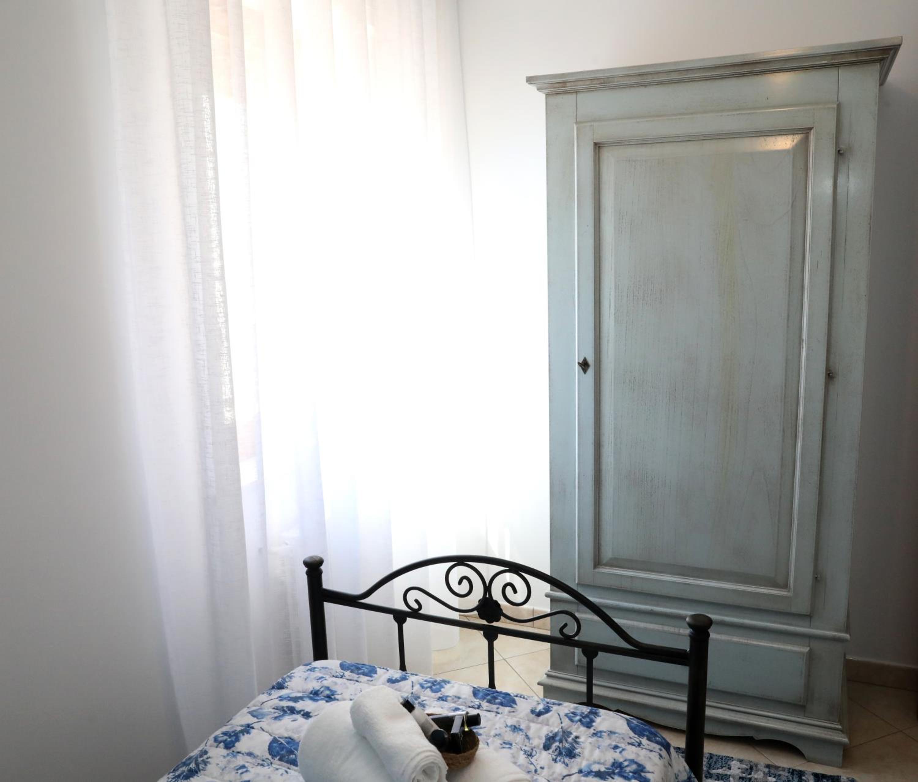 Single Room with Private External Bathroom photo 2