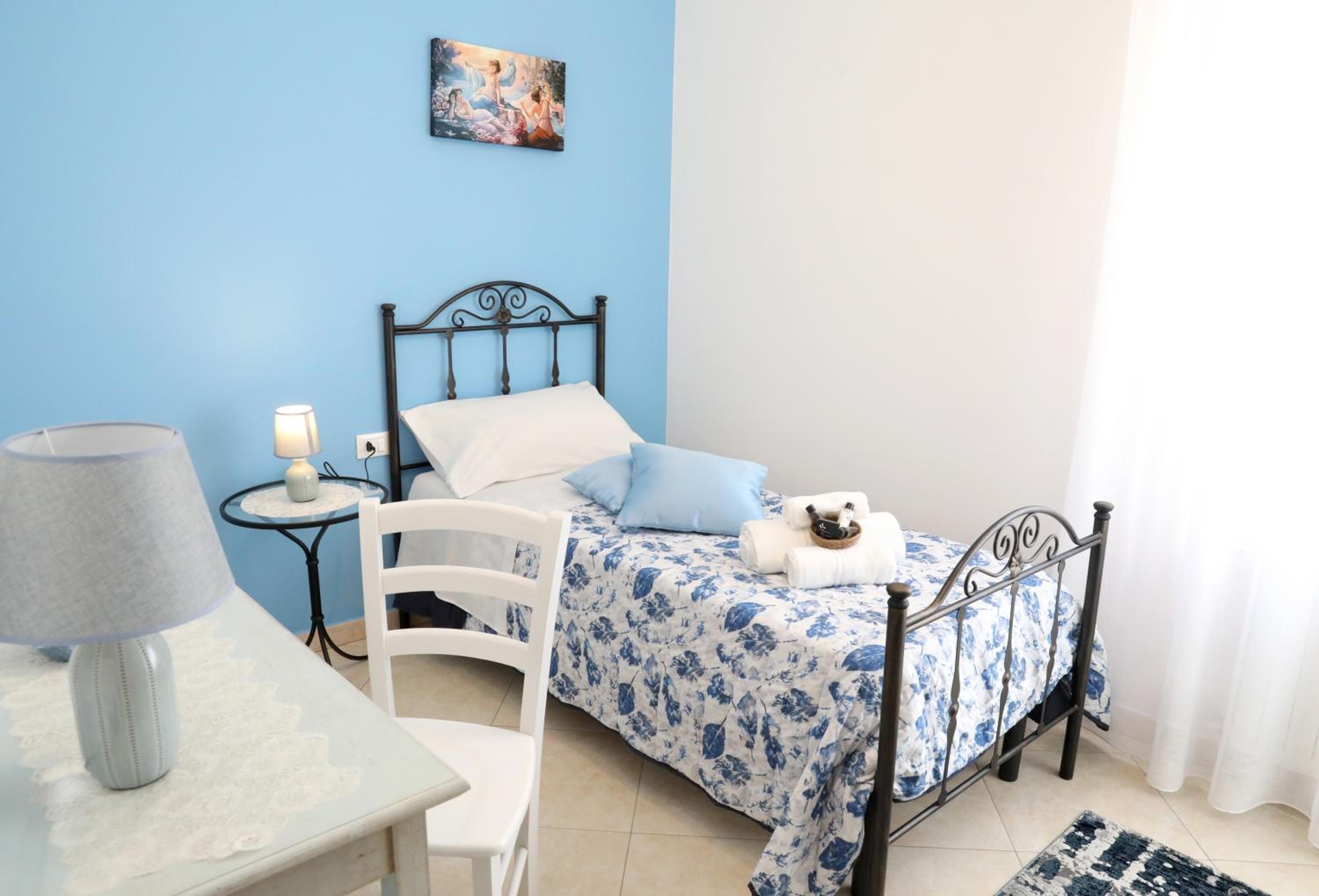 Single Room with Private External Bathroom photo 1