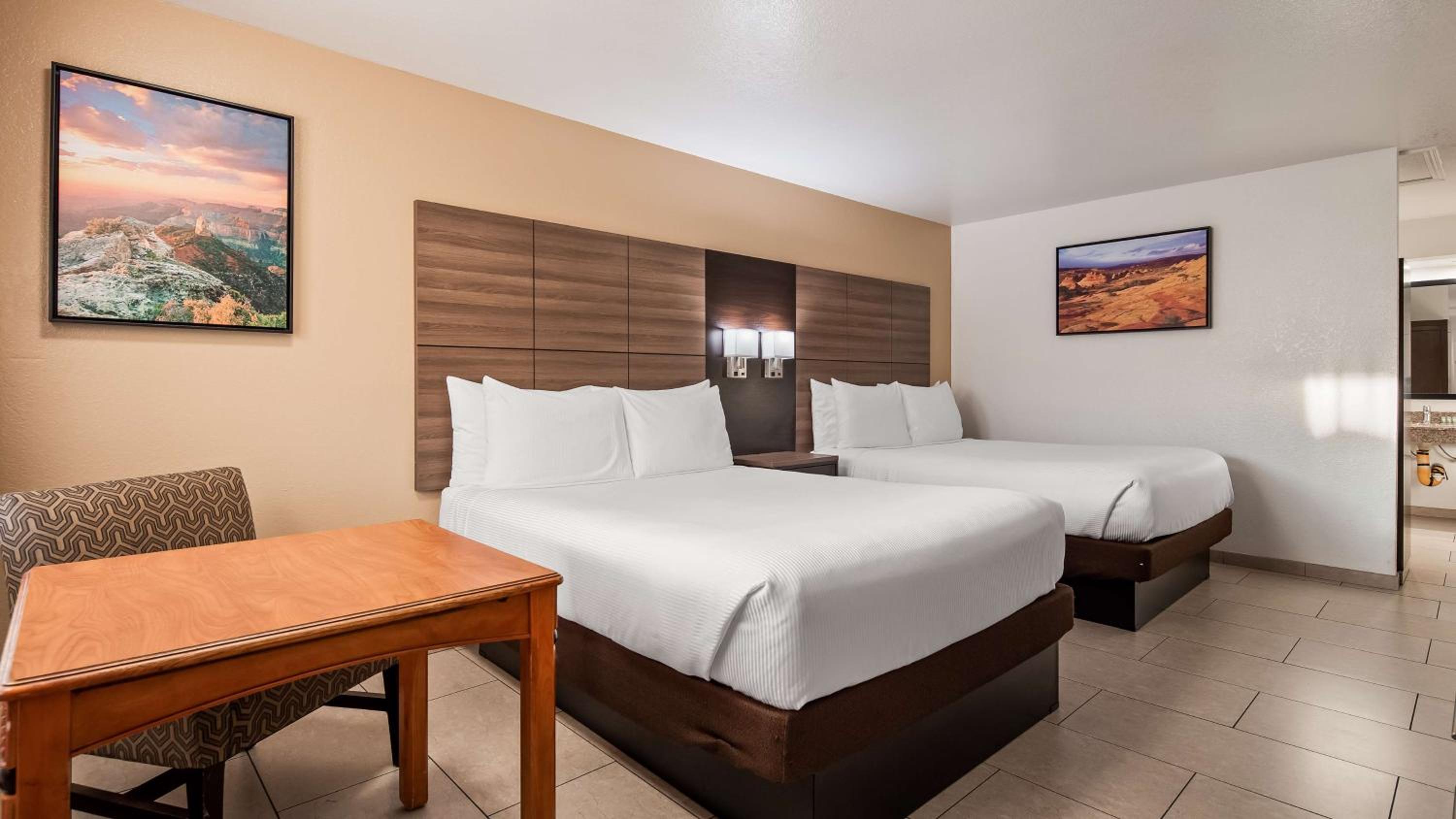 Queen Room with Two Queen Beds photo 1