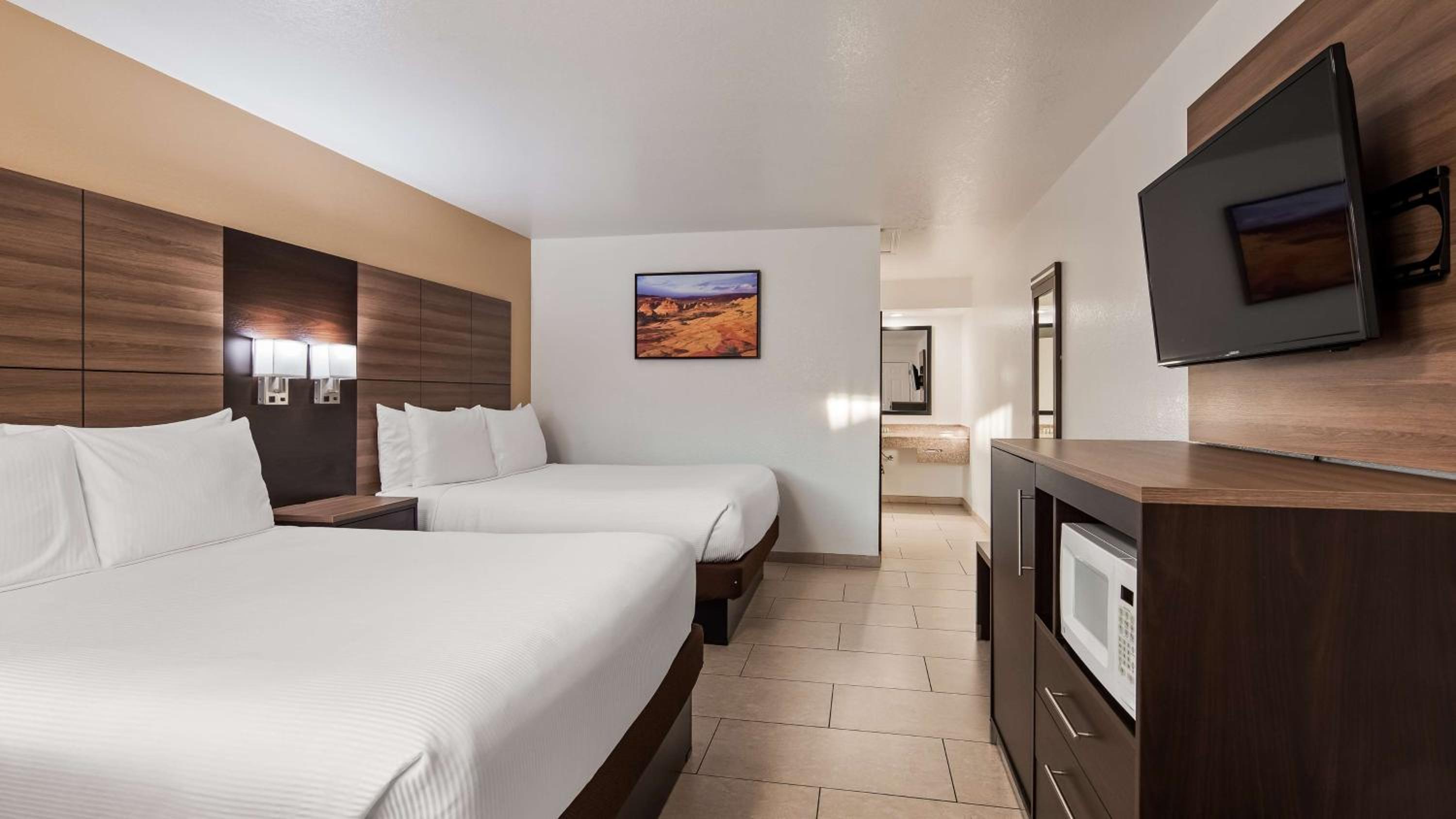 Queen Room with Two Queen Beds and Bath Tub - Disability Access/Non-Smoking  photo 2