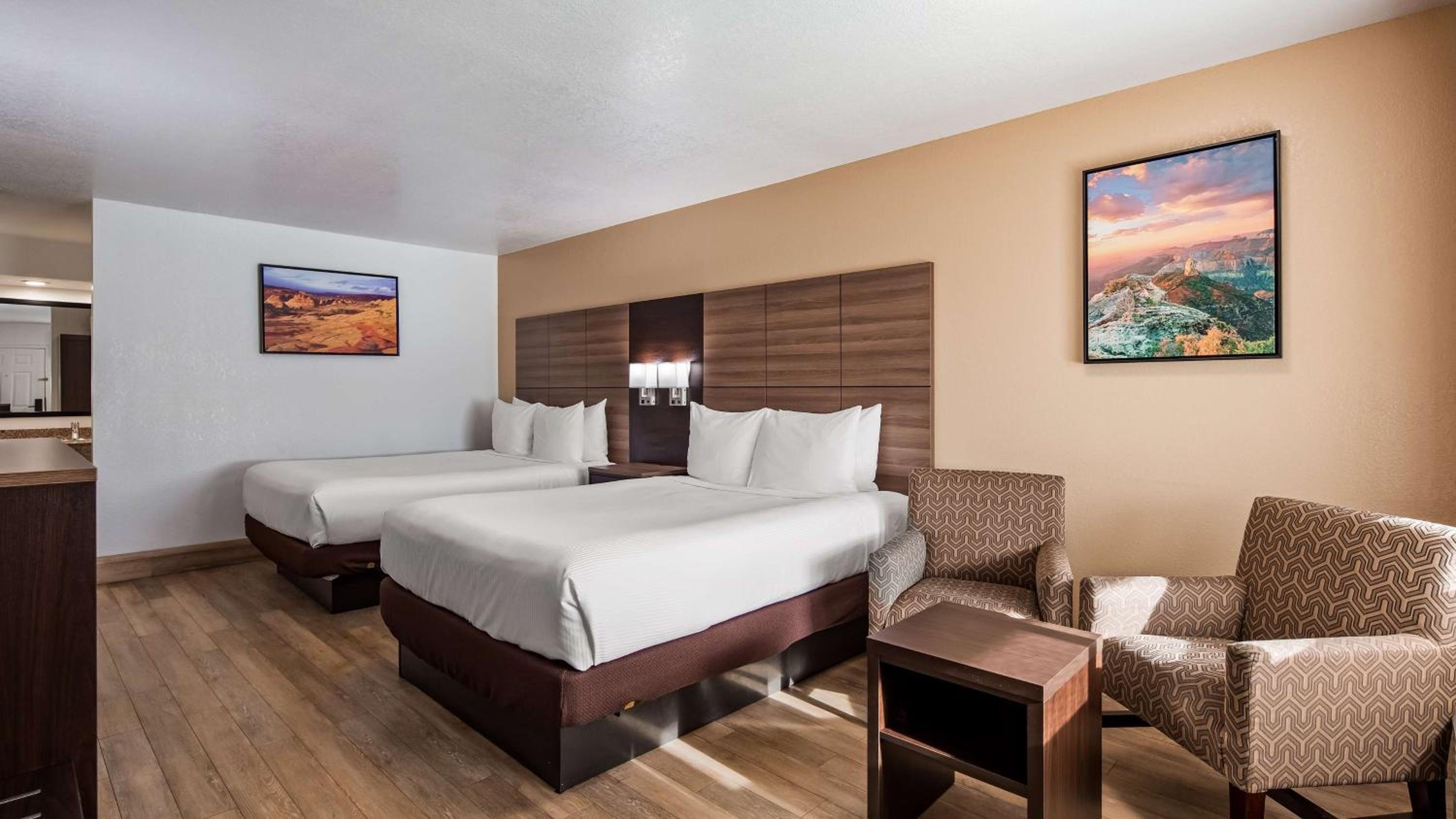 Queen Room with Two Queen Beds and Bath Tub - Disability Access/Non-Smoking  photo 3