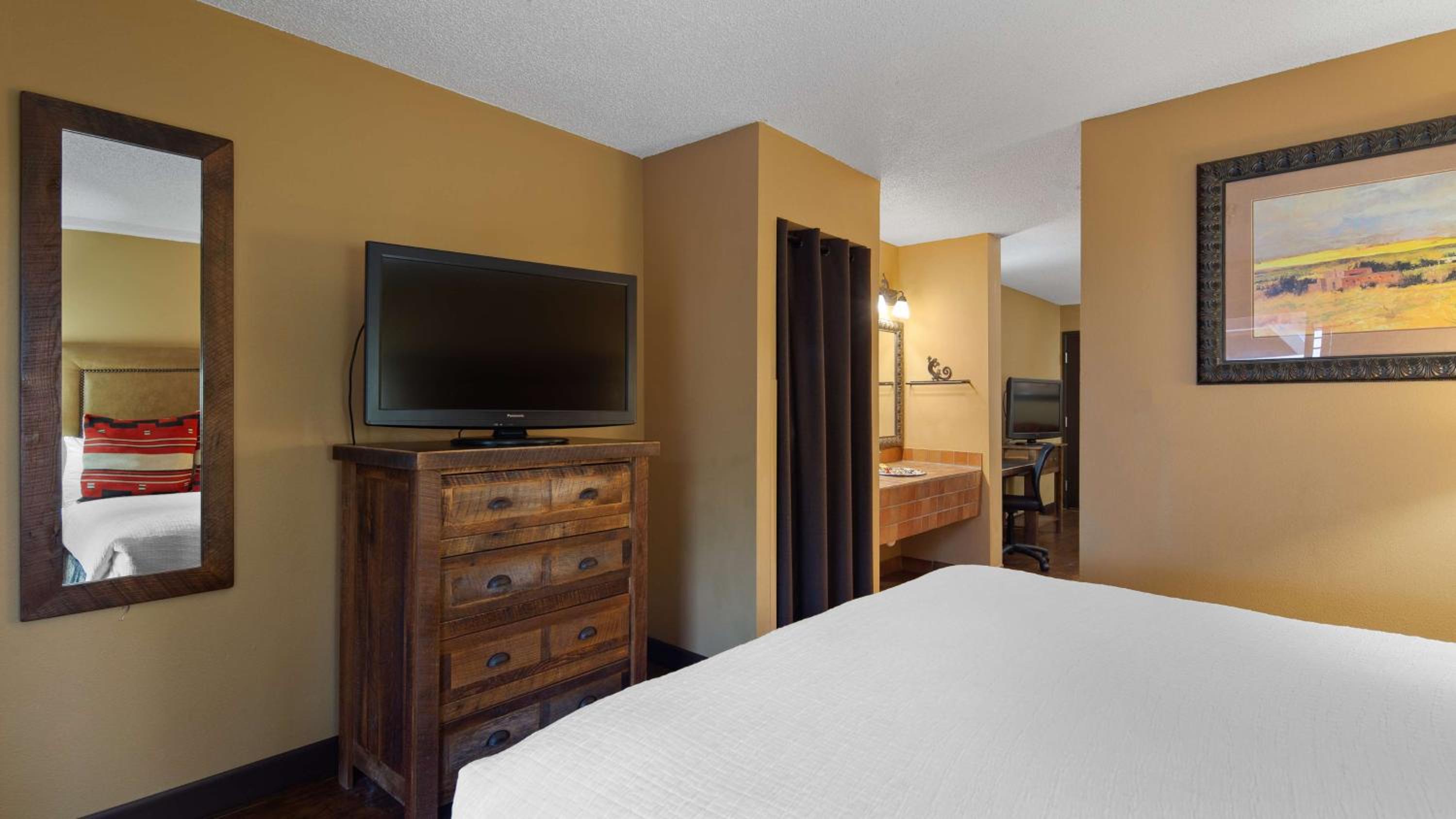 King Suite - Non-Smoking - Photo 1