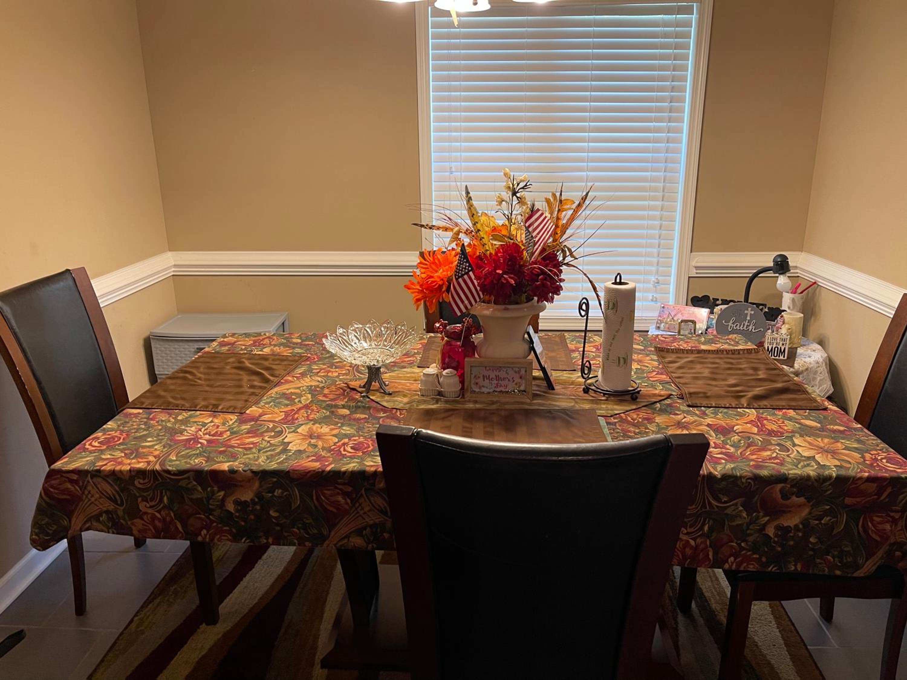 Three-Bedroom House - Photo 6