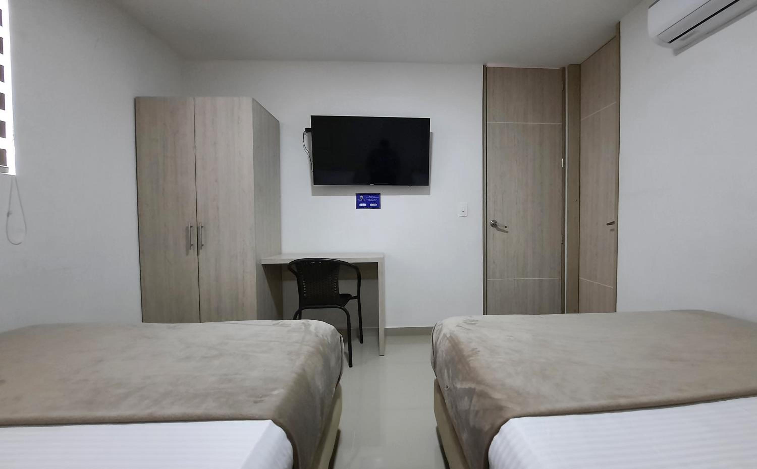 Double Room with Two Double Beds photo 2