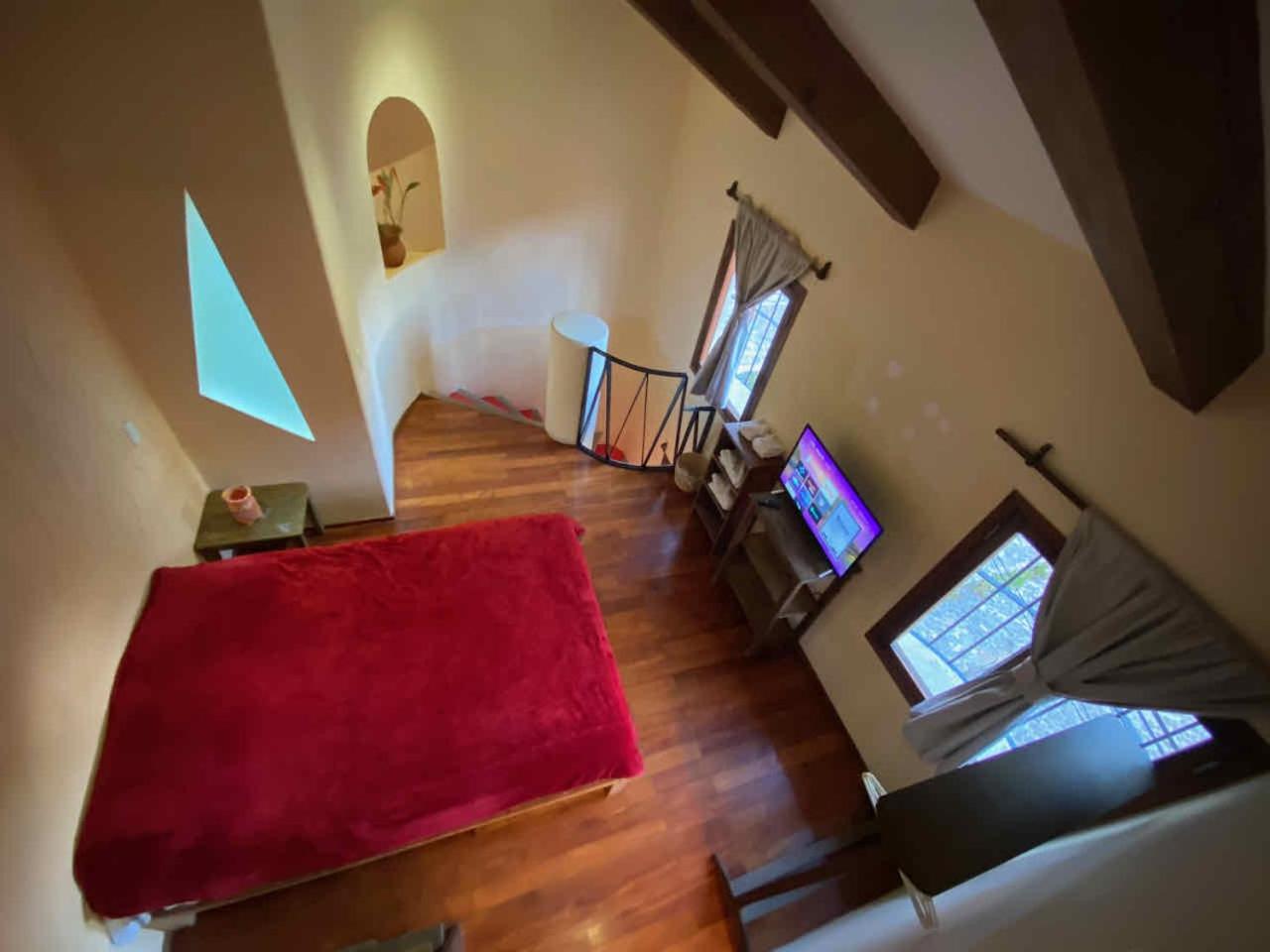 Deluxe Two Level Suite