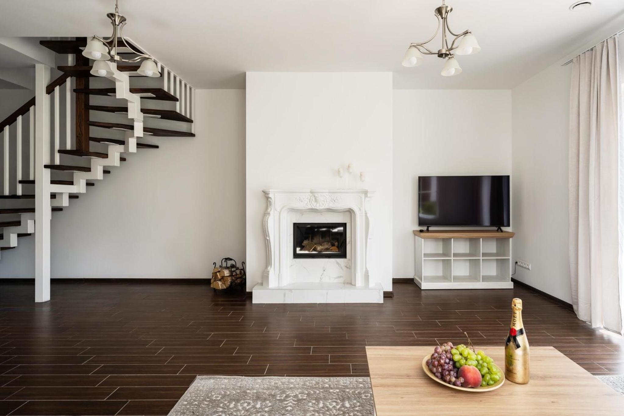 Three-Bedroom House - Photo 4